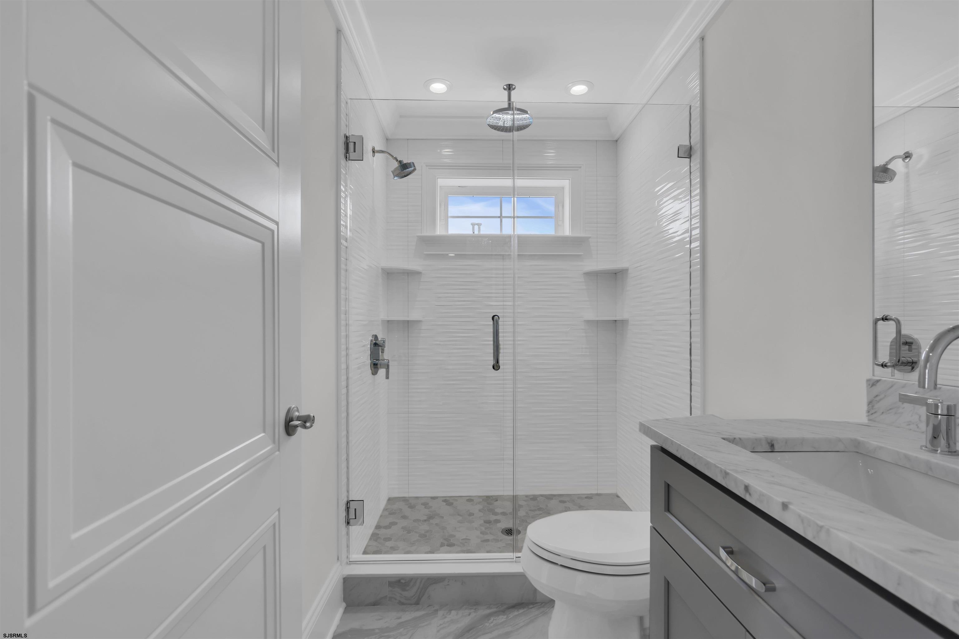 811 2nd Street Unit: 2