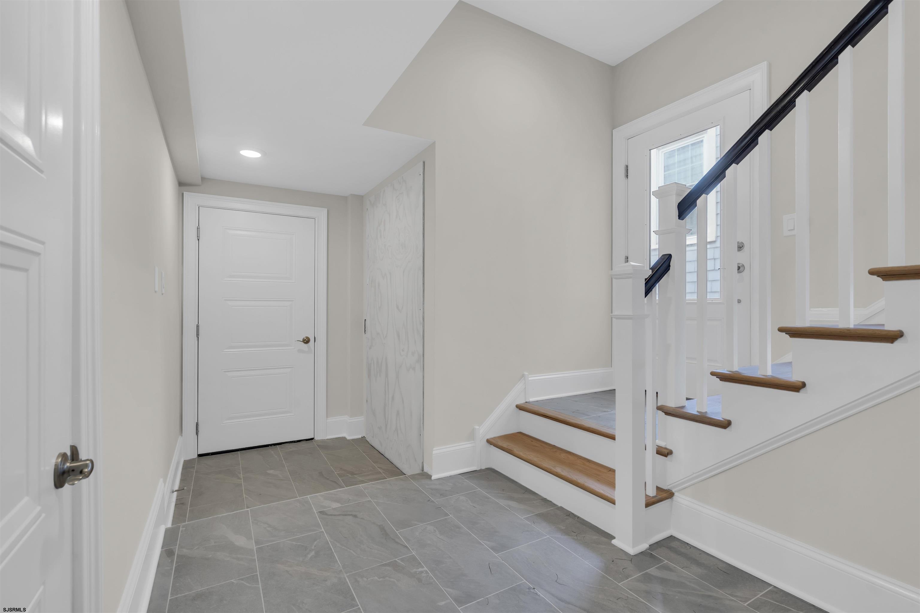 811 2nd Street Unit: 2