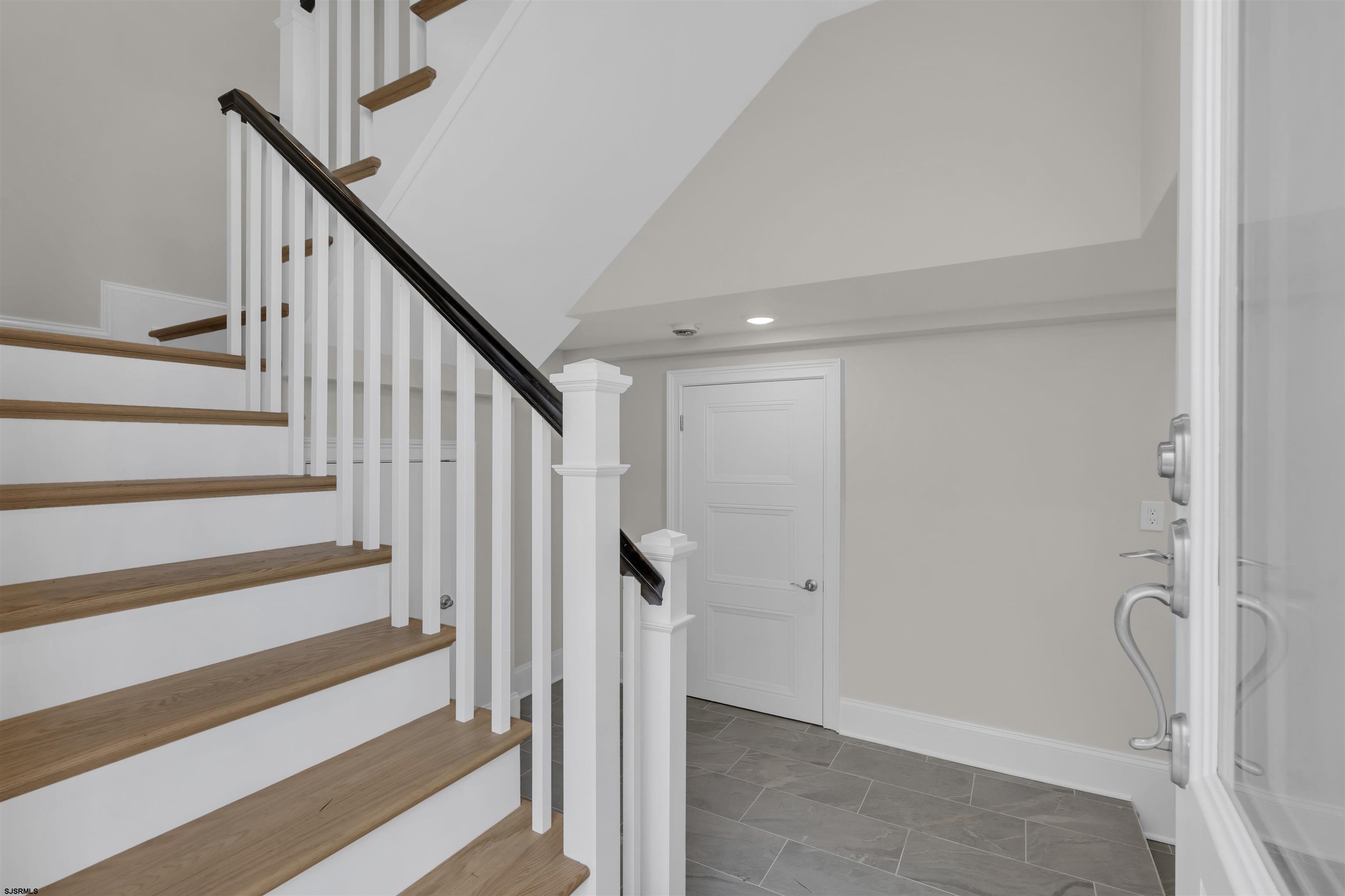 811 2nd Street Unit: 2