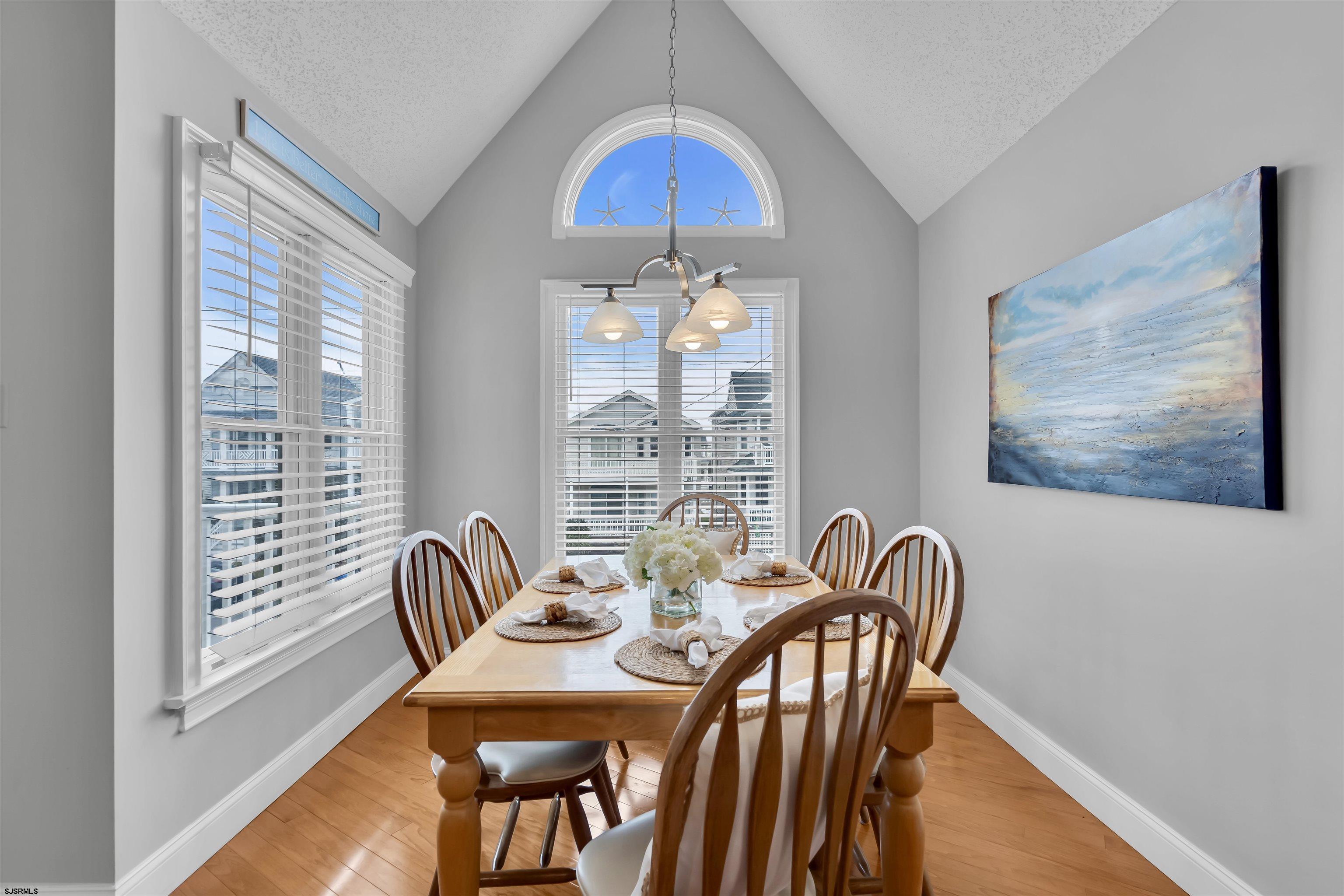 1915 Asbury Avenue Unit: 2