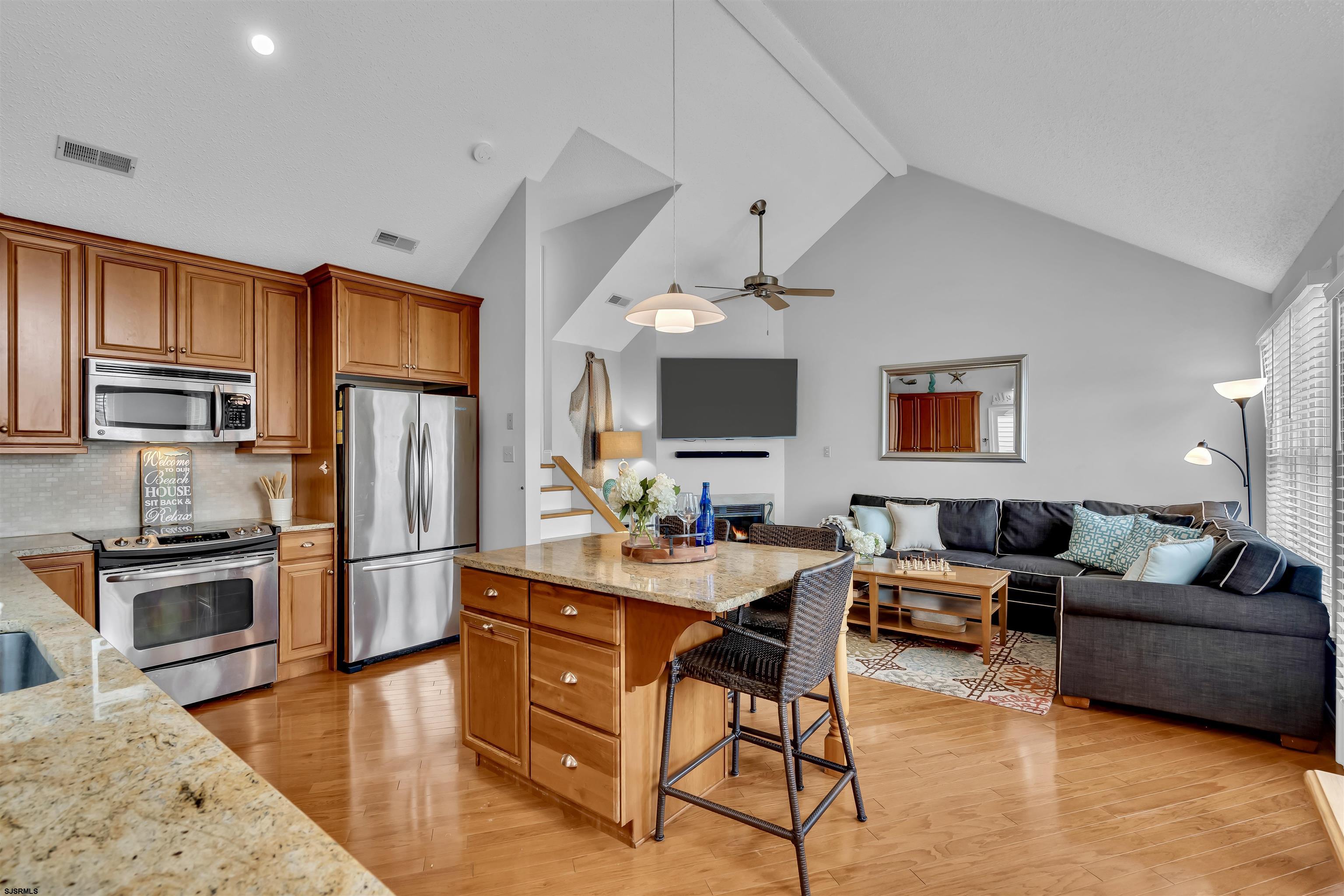 1915 Asbury Avenue Unit: 2