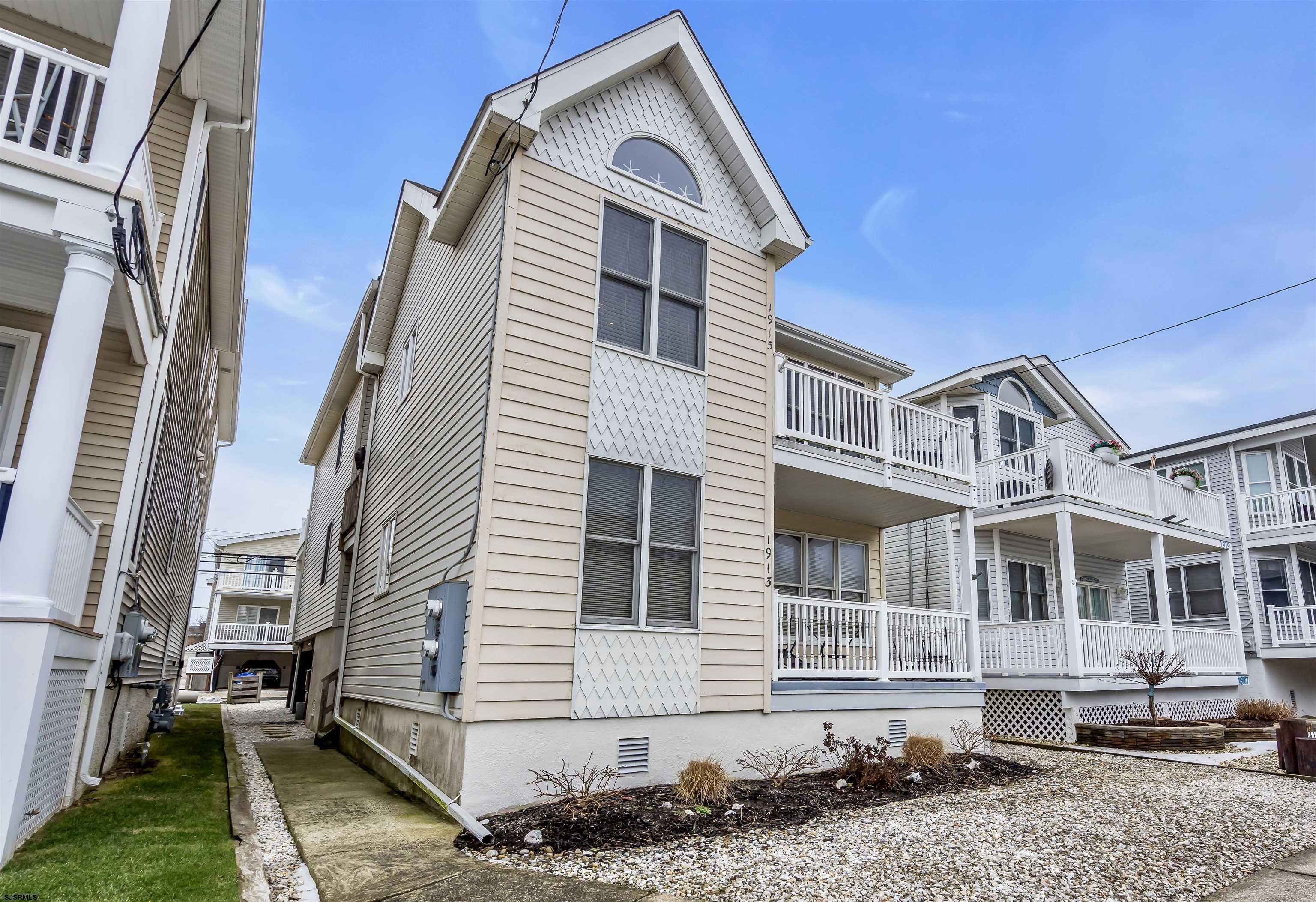 1915 Asbury Avenue Unit: 2