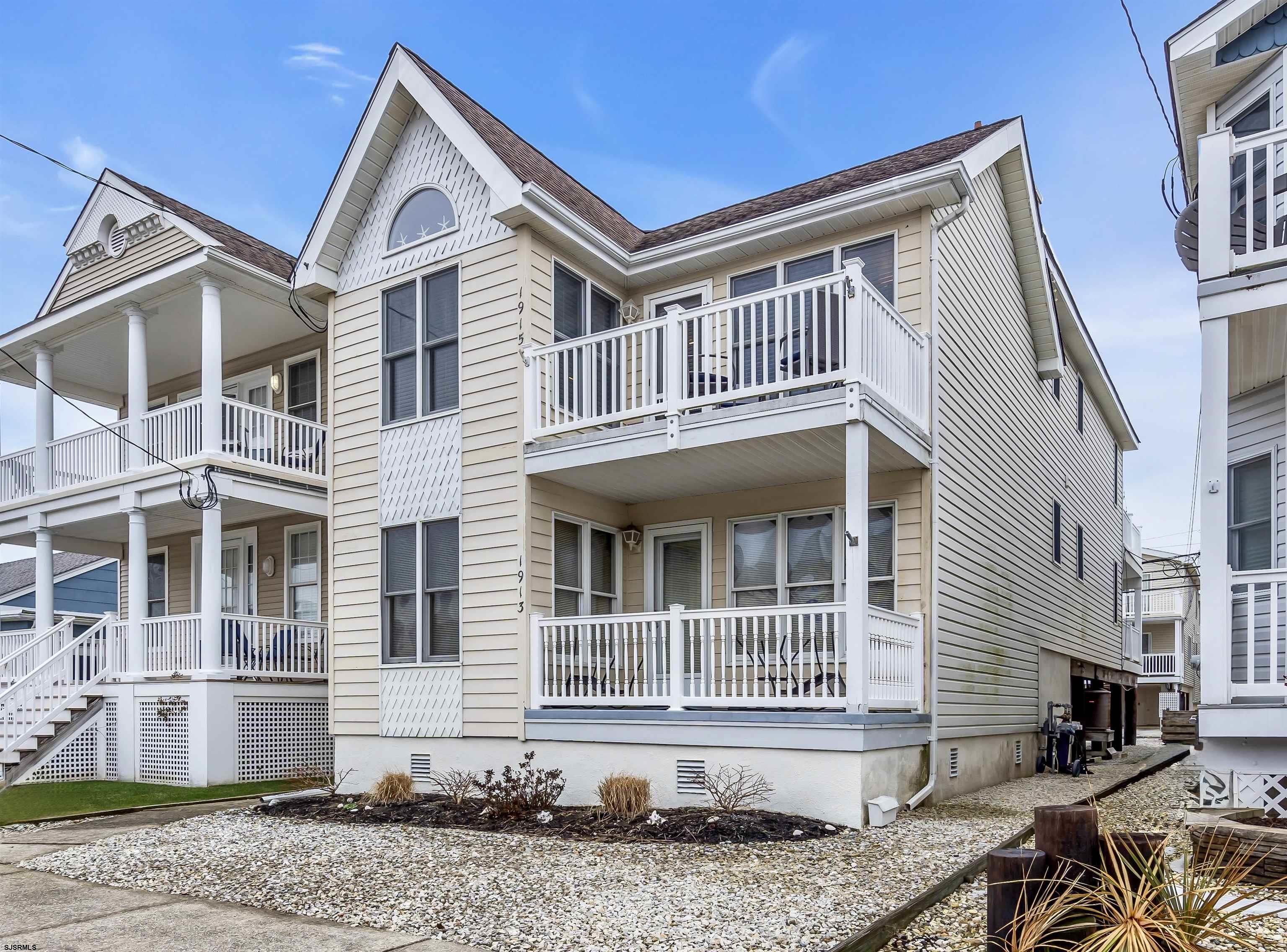 1915 Asbury Avenue Unit: 2
