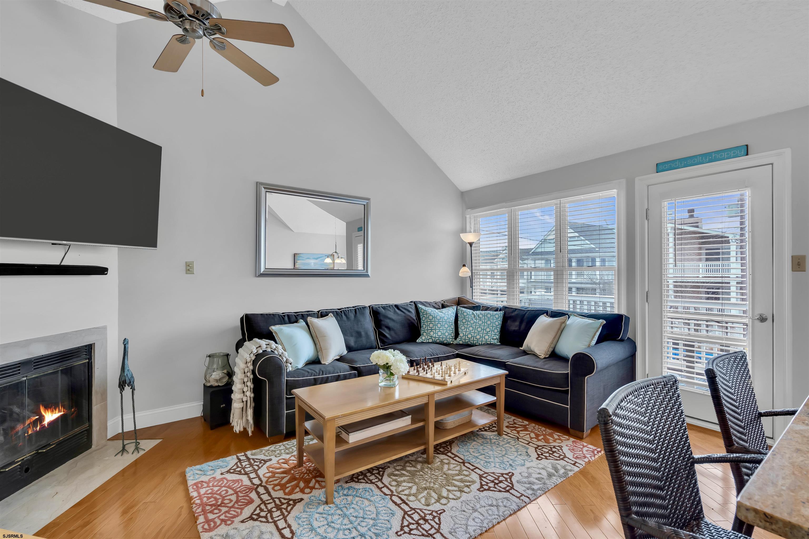 1915 Asbury Avenue Unit: 2