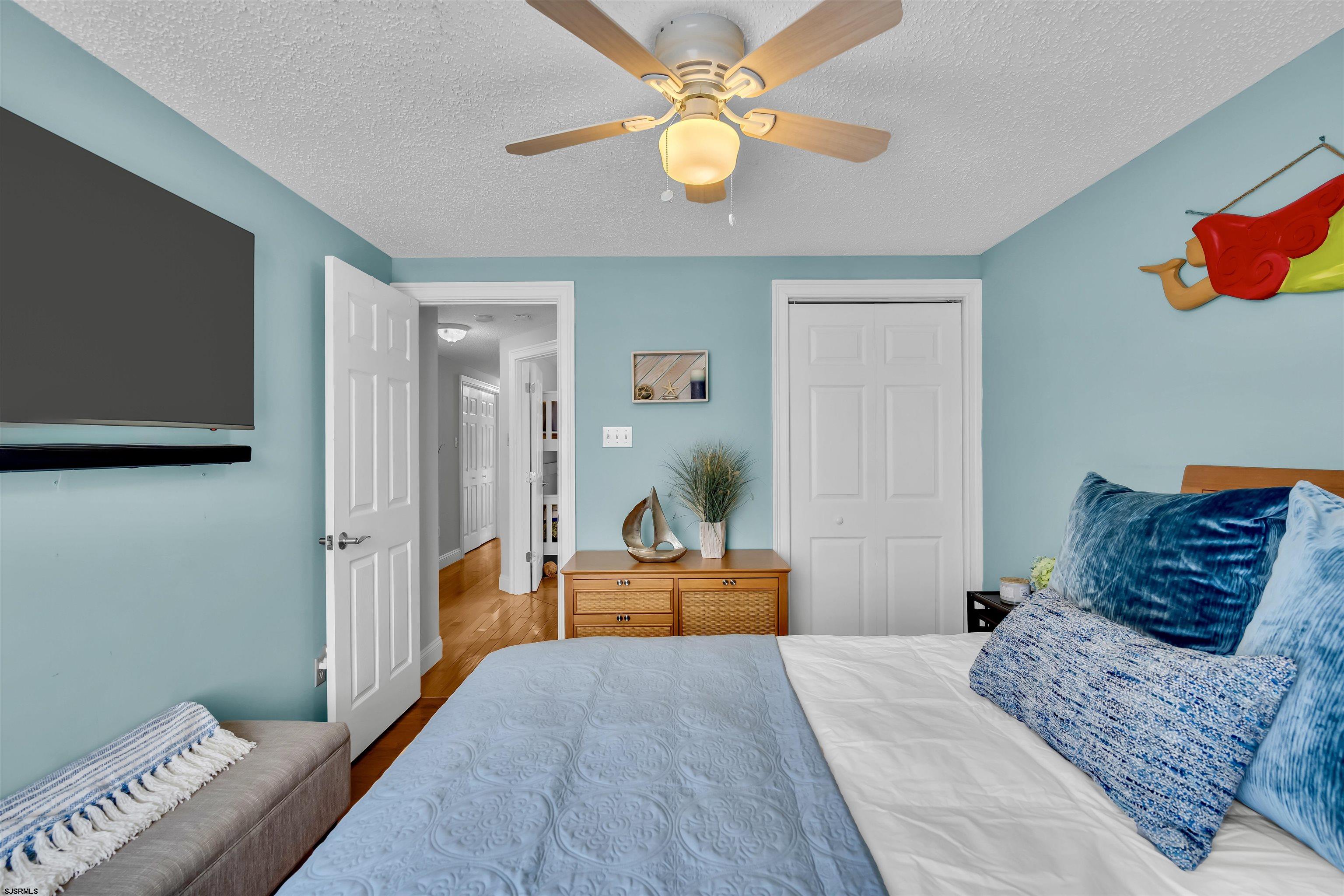 1915 Asbury Avenue Unit: 2