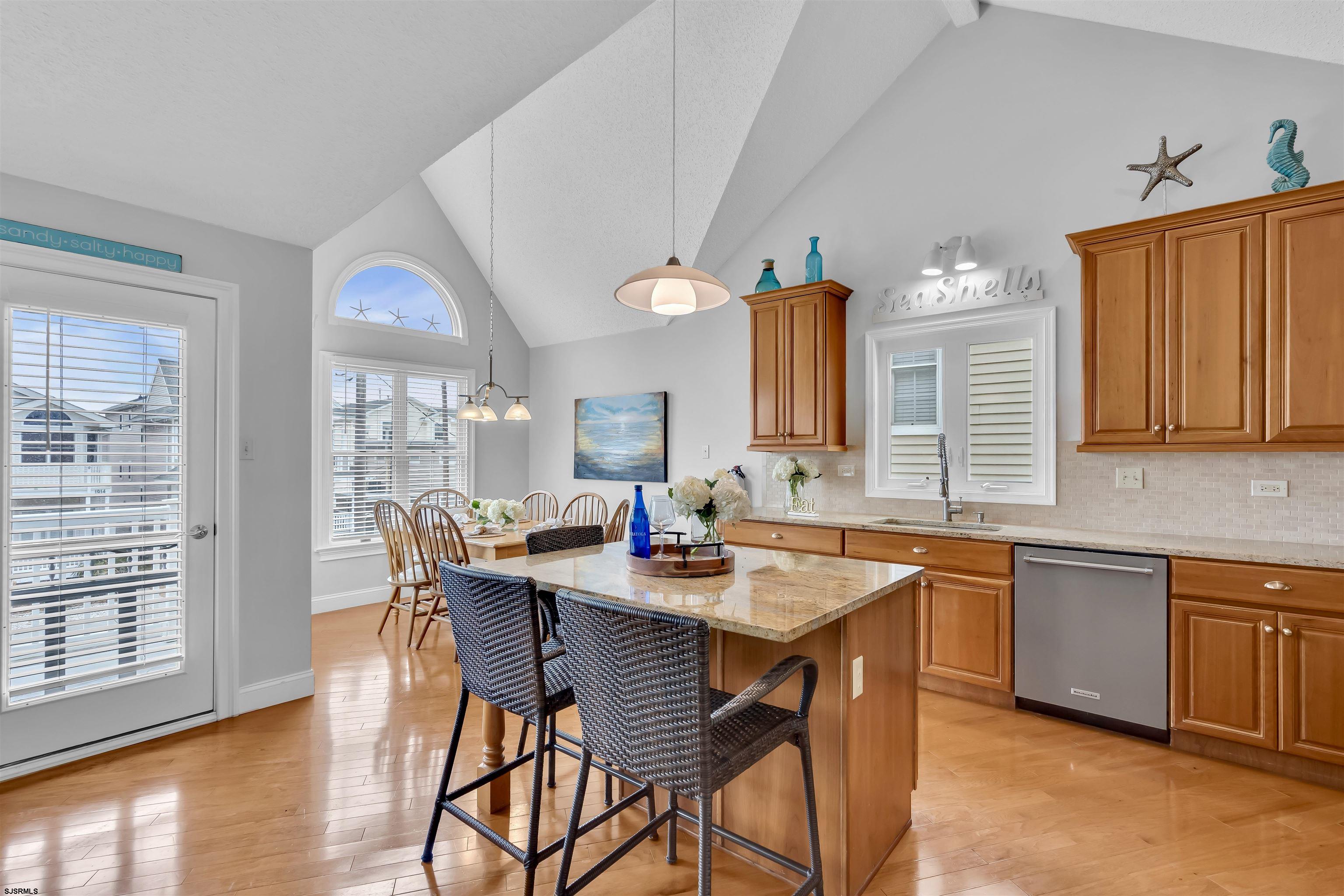 1915 Asbury Avenue Unit: 2