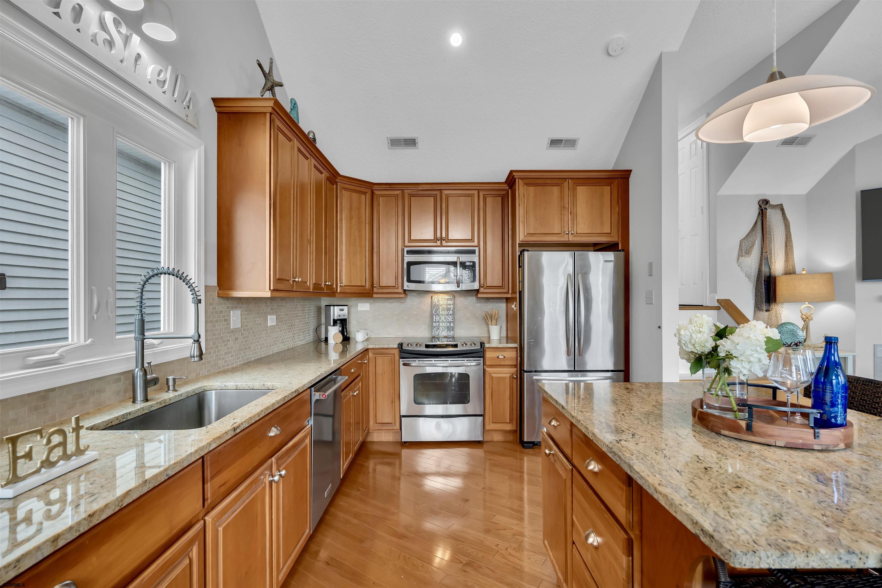 1915 Asbury Avenue Unit: 2