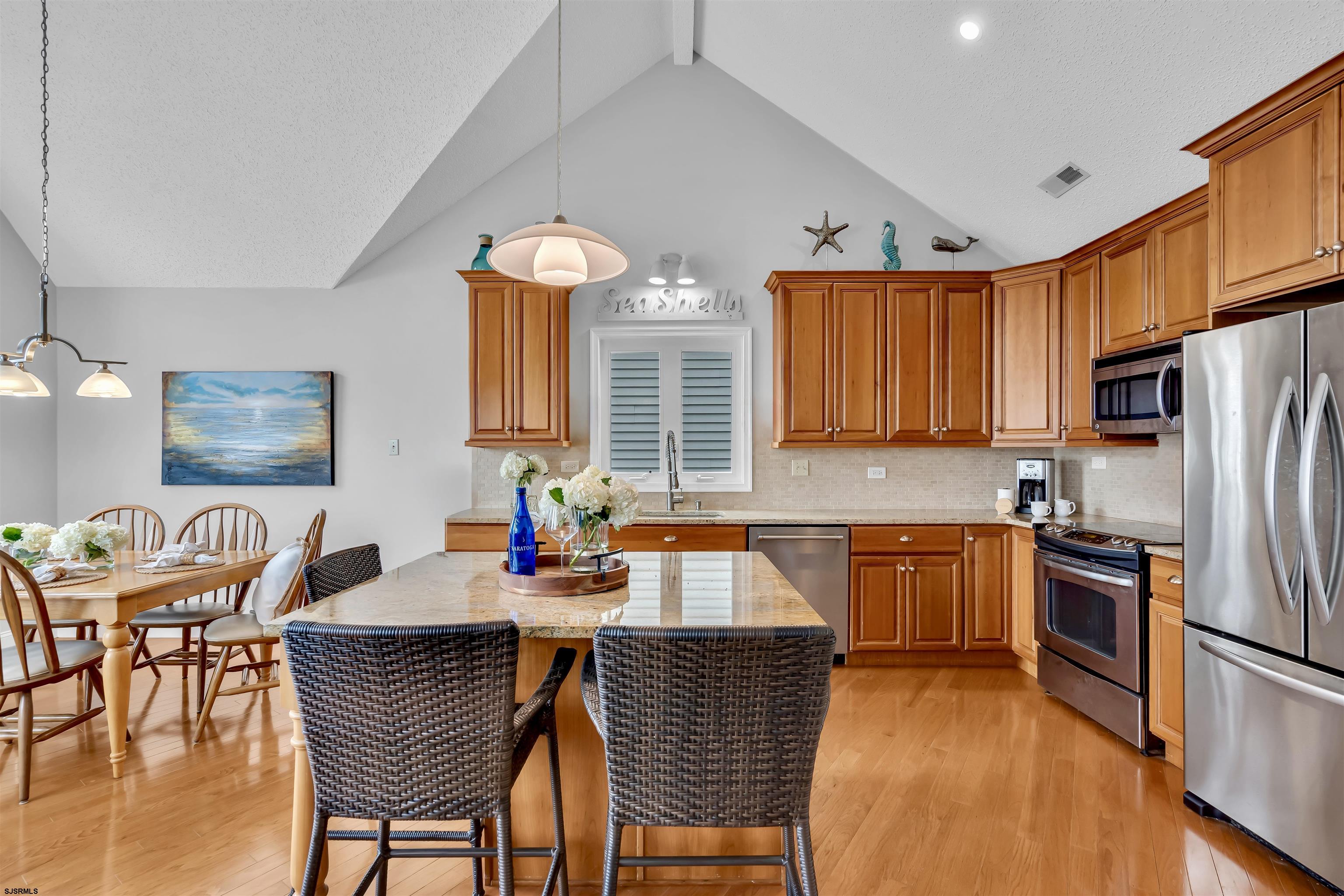 1915 Asbury Avenue Unit: 2