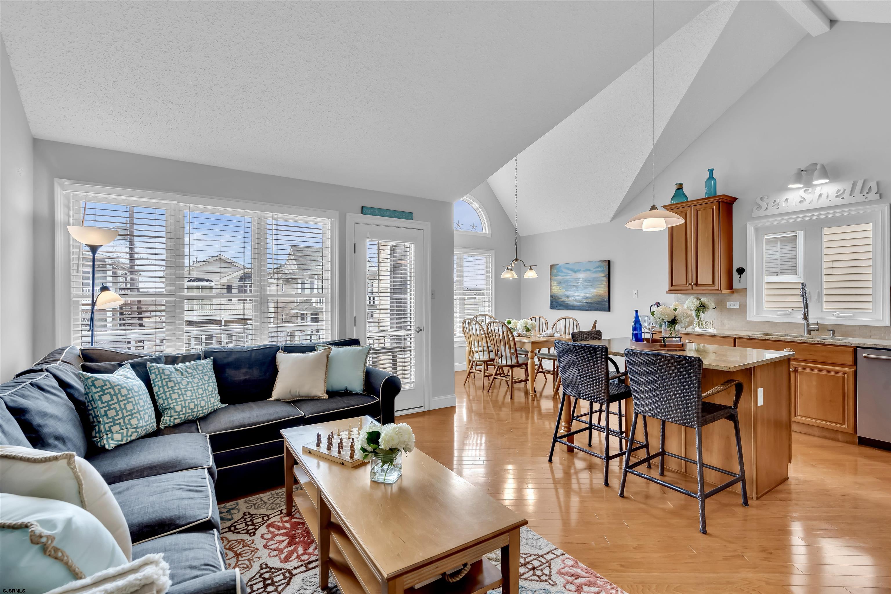 1915 Asbury Avenue Unit: 2