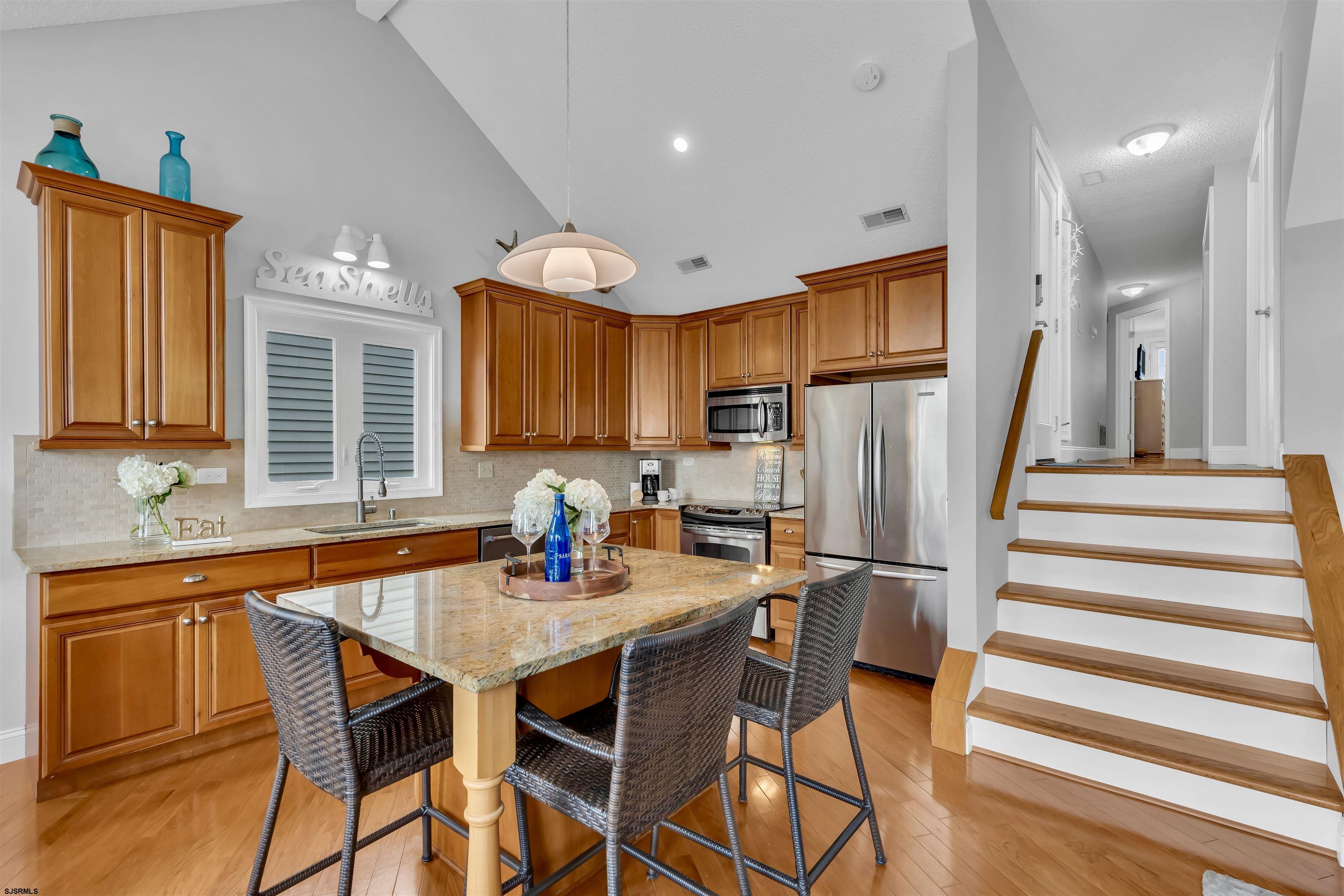 1915 Asbury Avenue Unit: 2