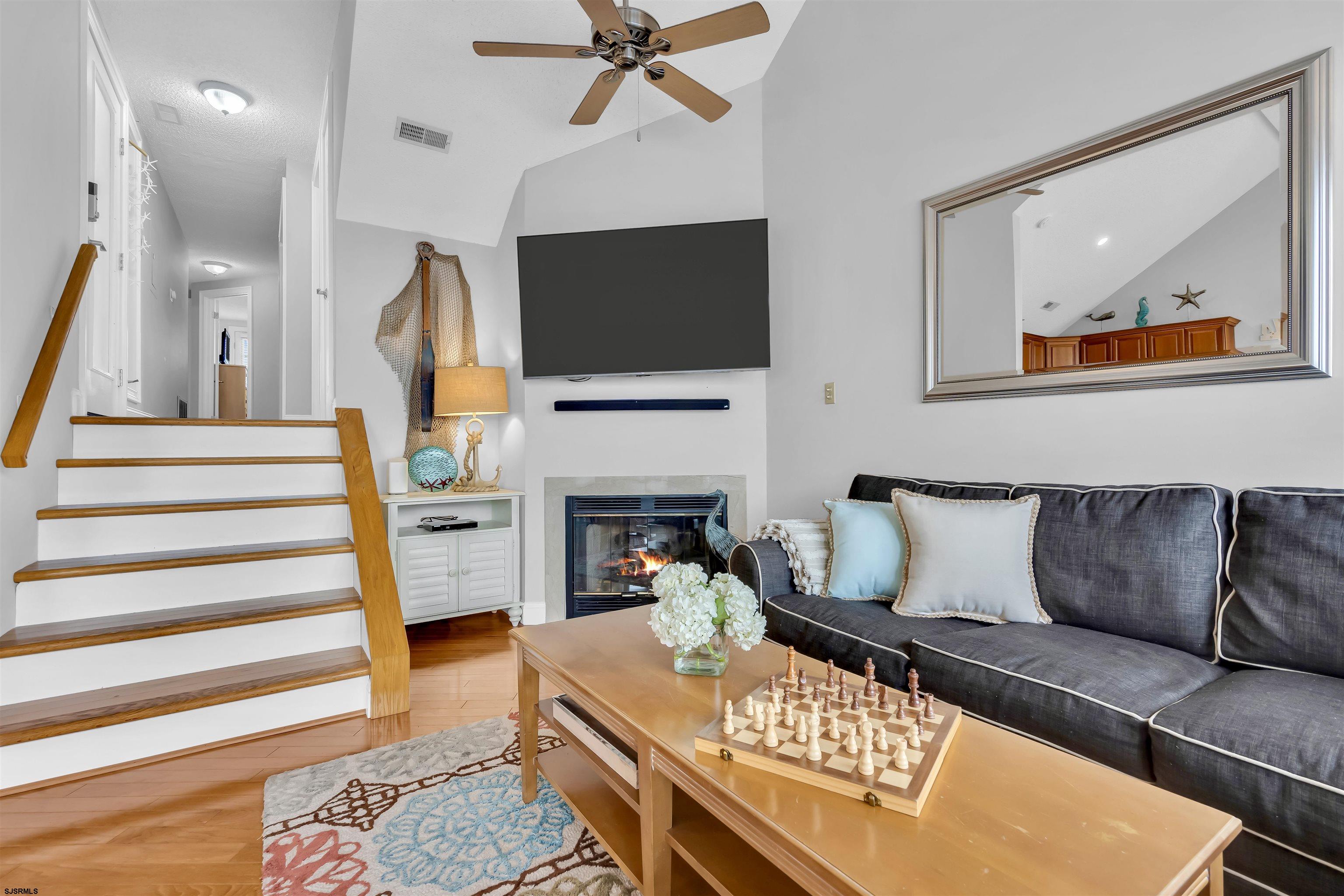 1915 Asbury Avenue Unit: 2