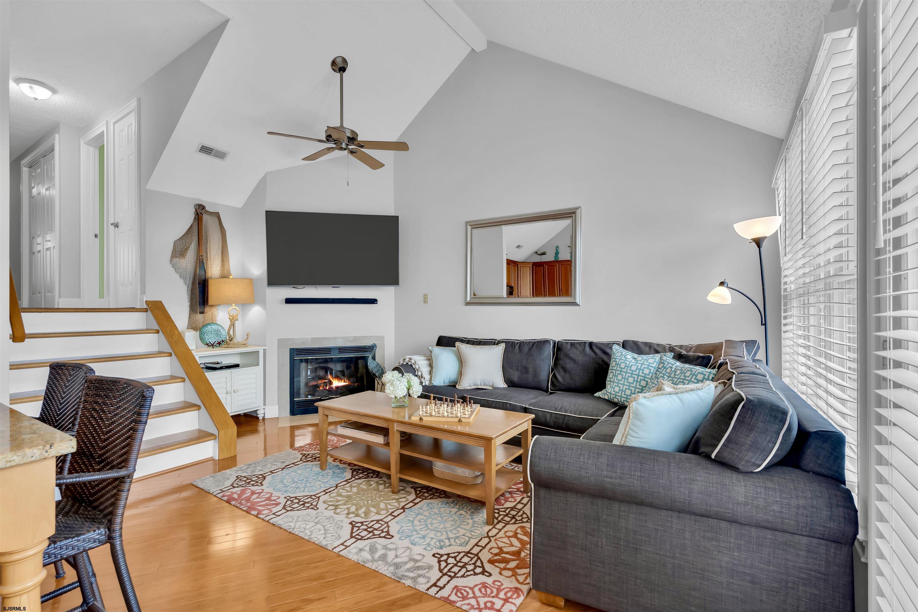 1915 Asbury Avenue Unit: 2