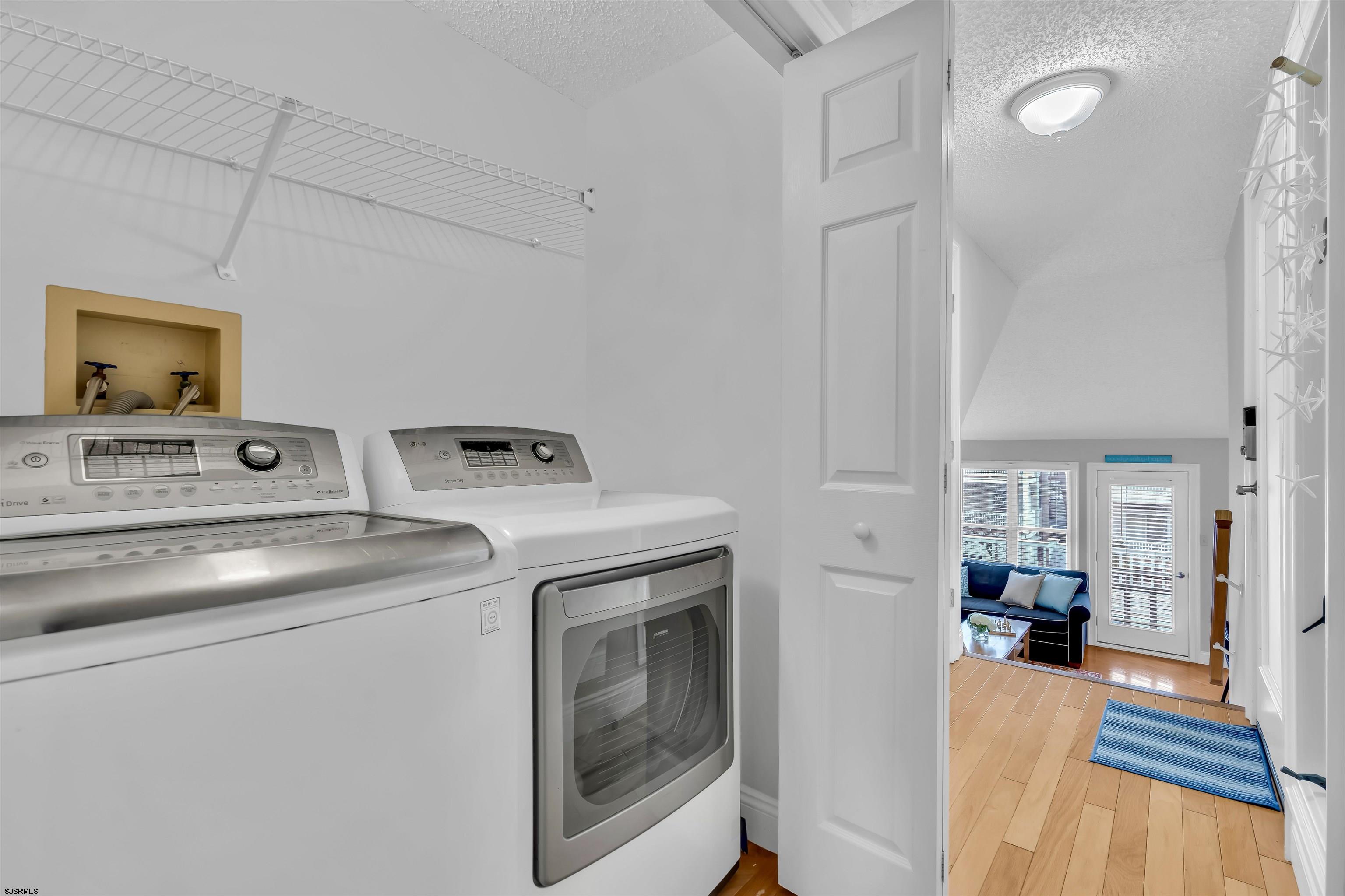 1915 Asbury Avenue Unit: 2