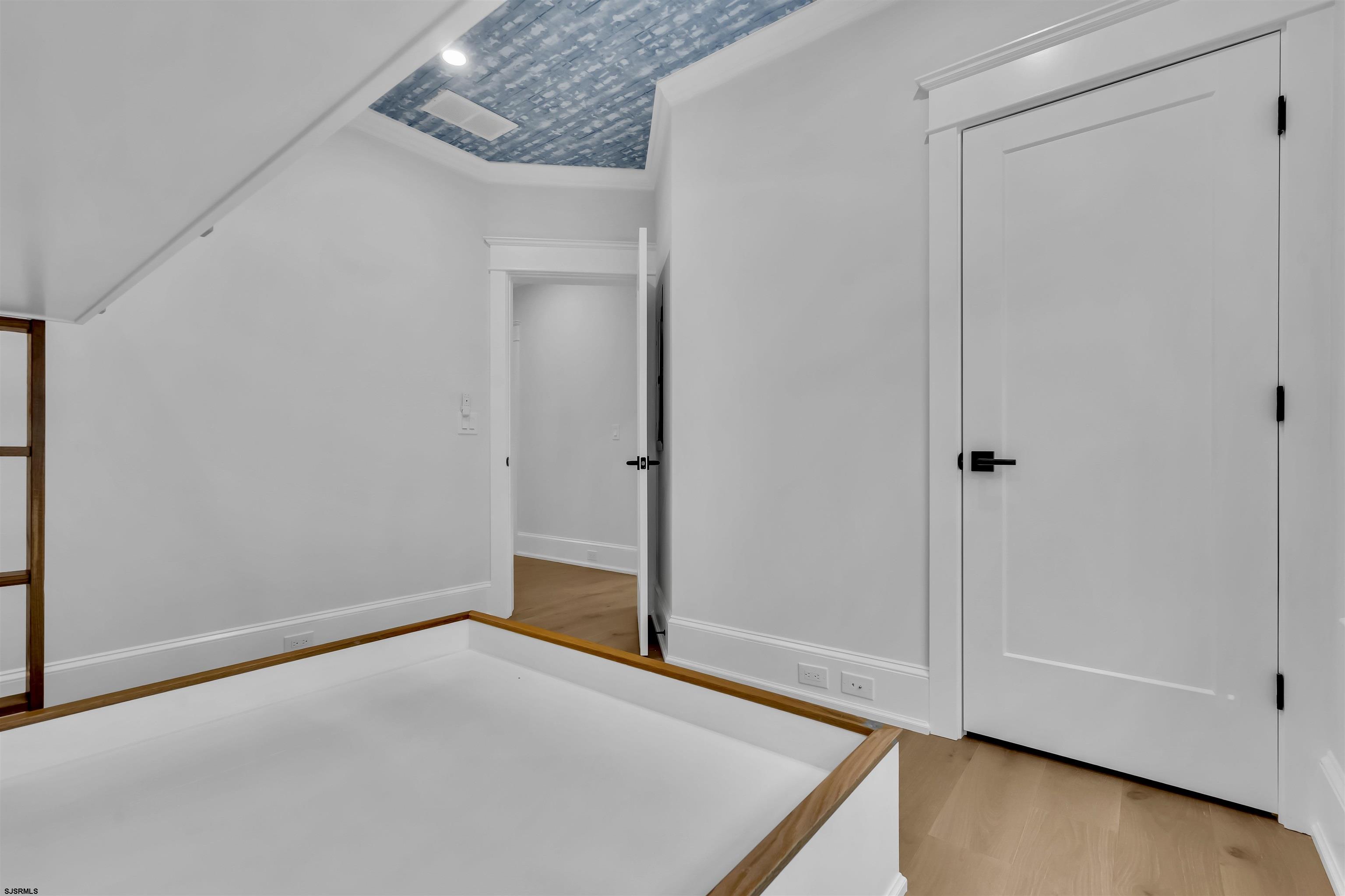 5129 West Avenue Unit: 1