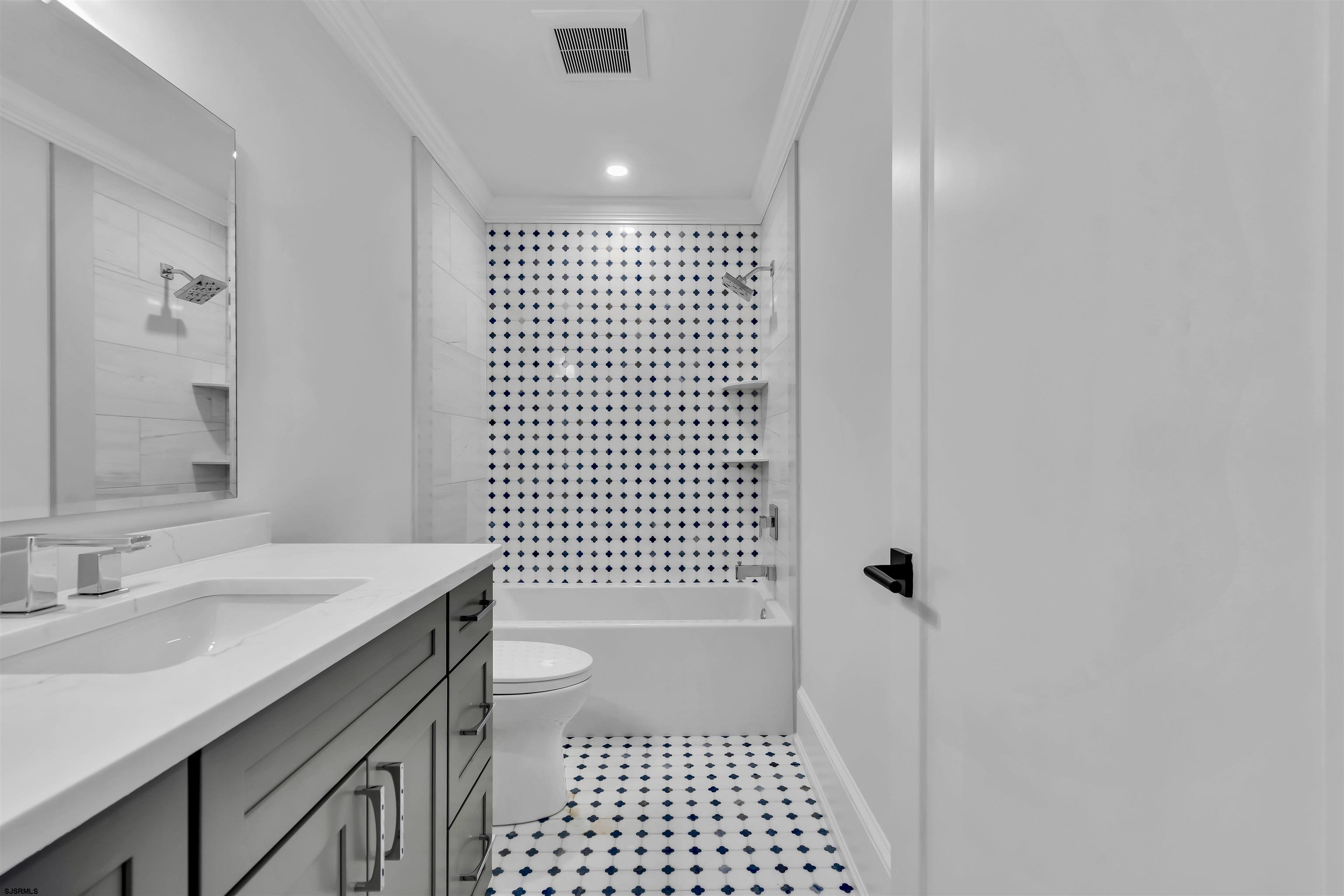 5131 West Avenue Unit: 2
