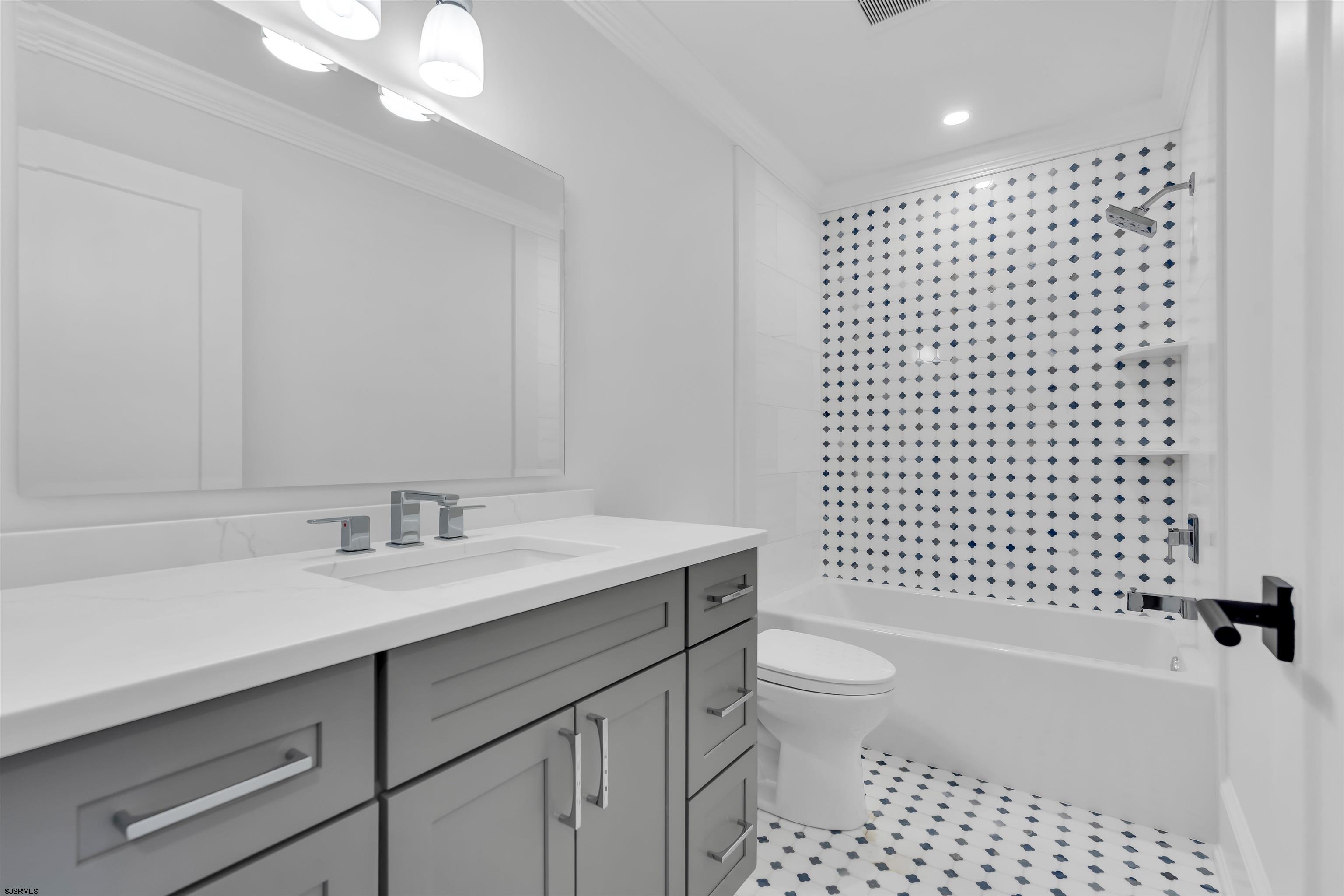 5131 West Avenue Unit: 2