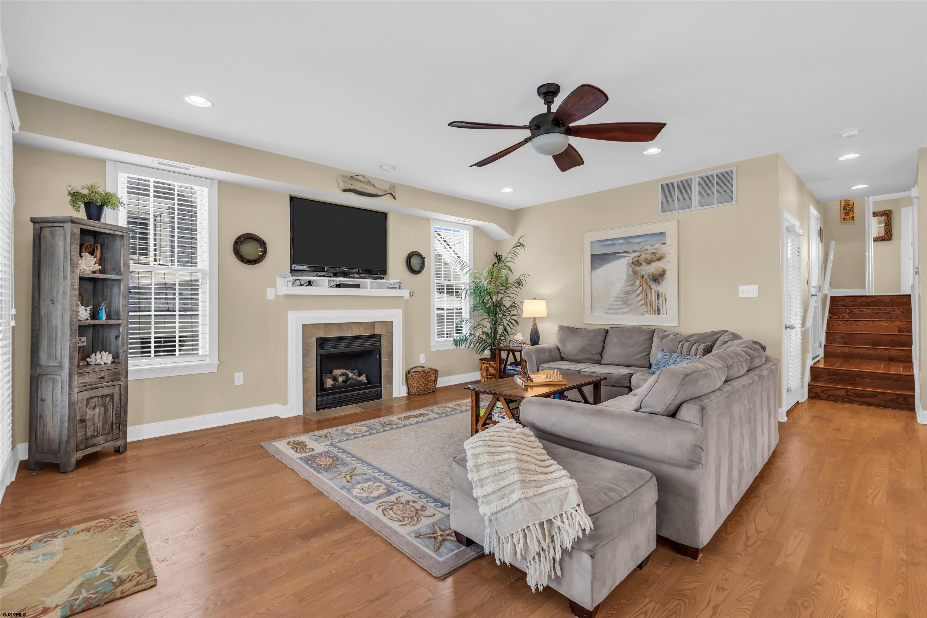 873 4th Unit: 2nd fl
