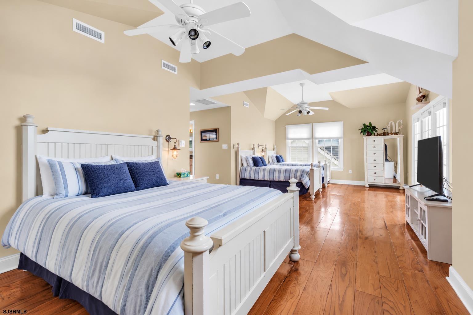 873 4th Unit: 2nd fl