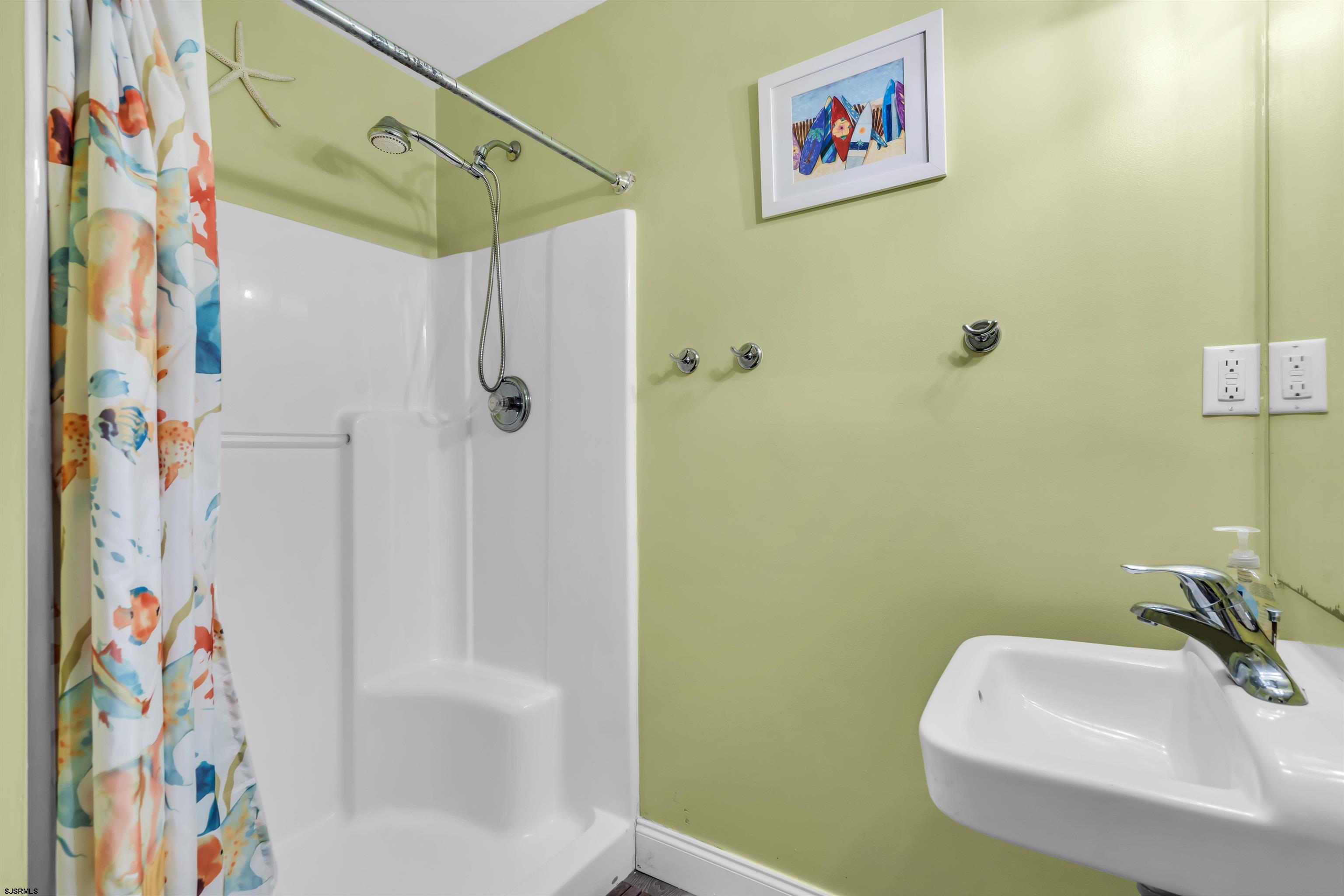 873 4th Unit: 2nd fl