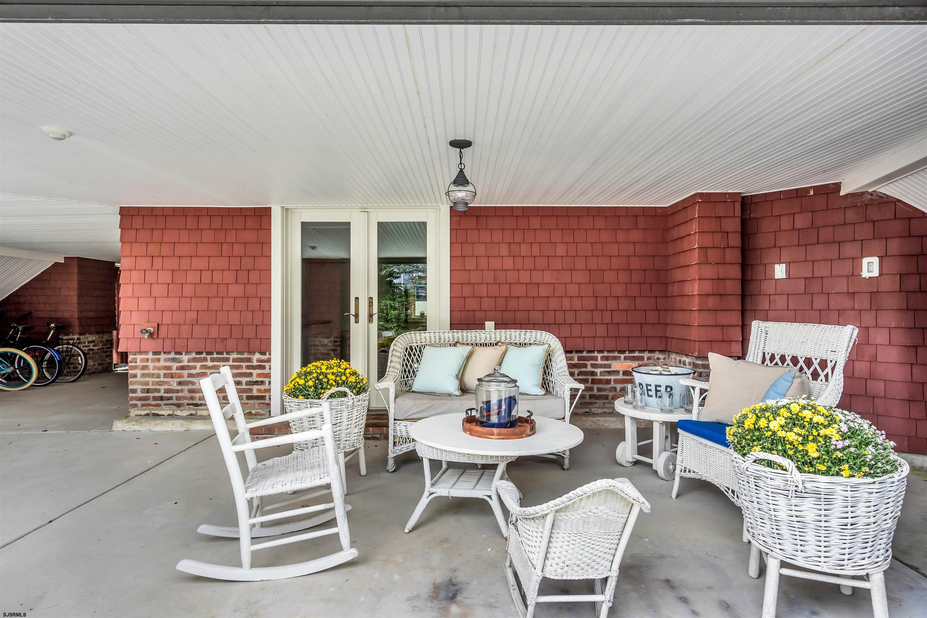 154 E Atlantic Blvd