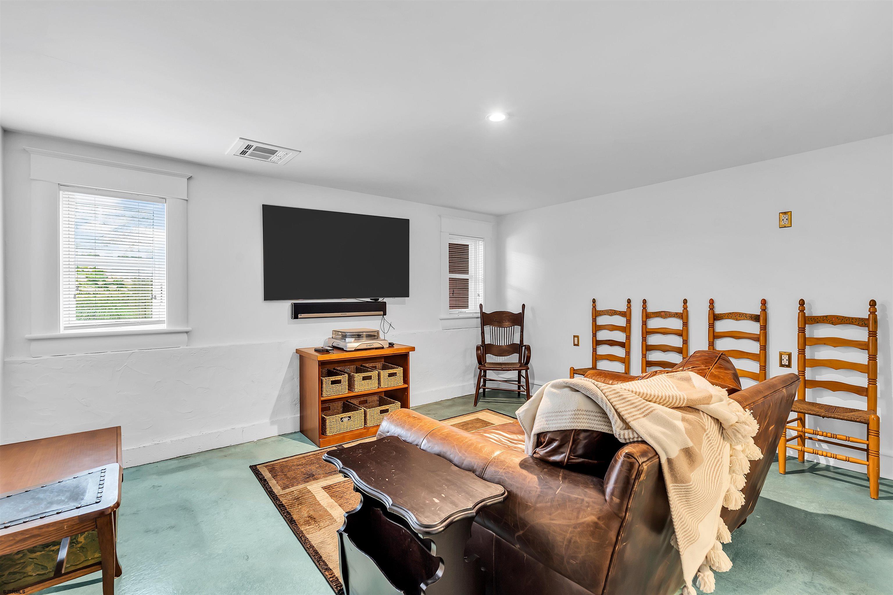154 E Atlantic Blvd