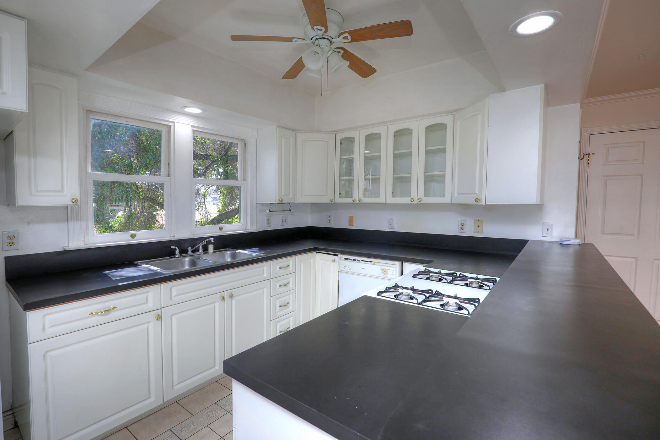 1513 De La Vina Street, A