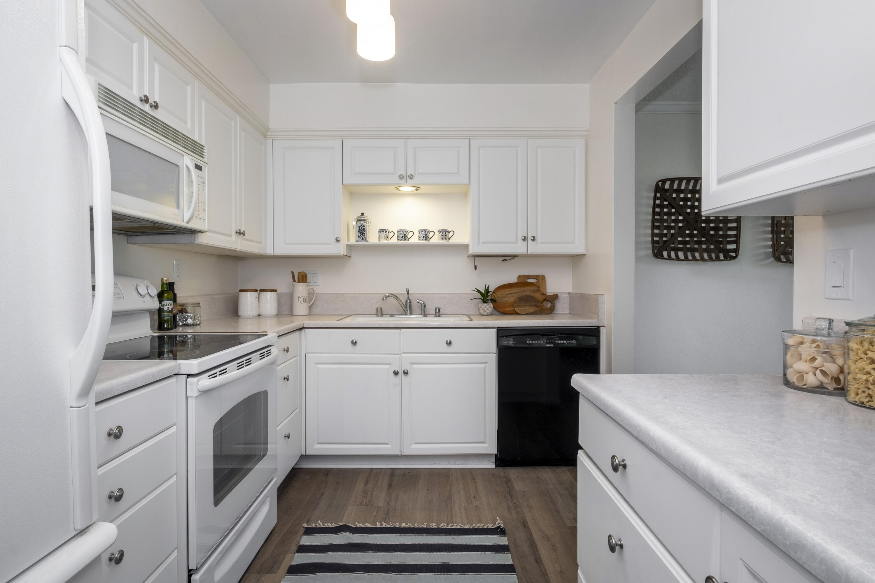2727 Miradero Drive, 304
