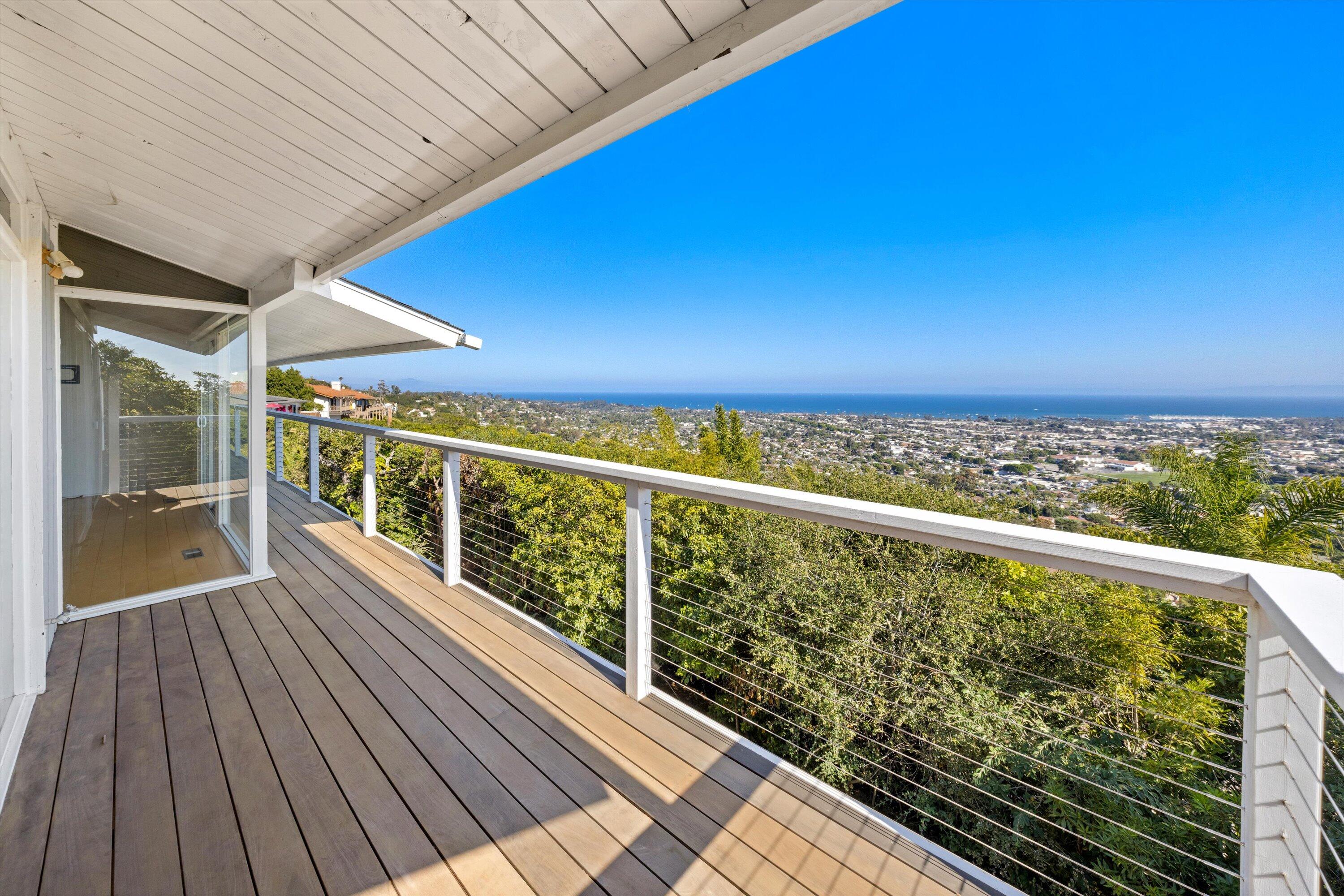 1055 Roble Lane