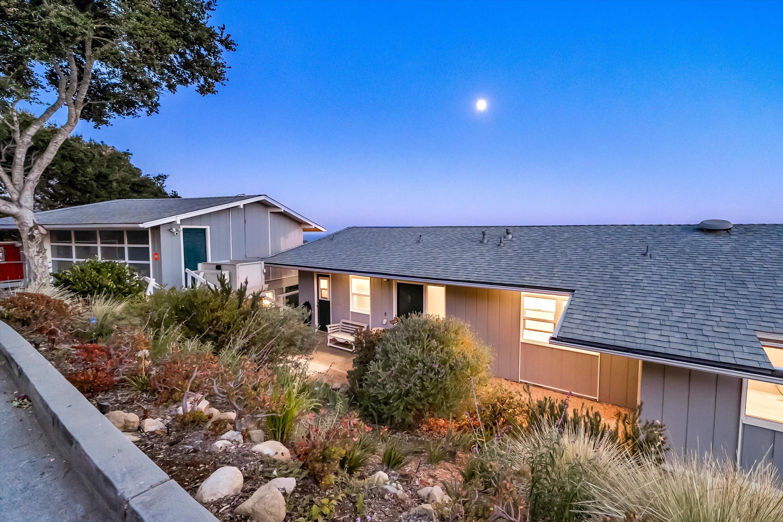 1055 Roble Lane