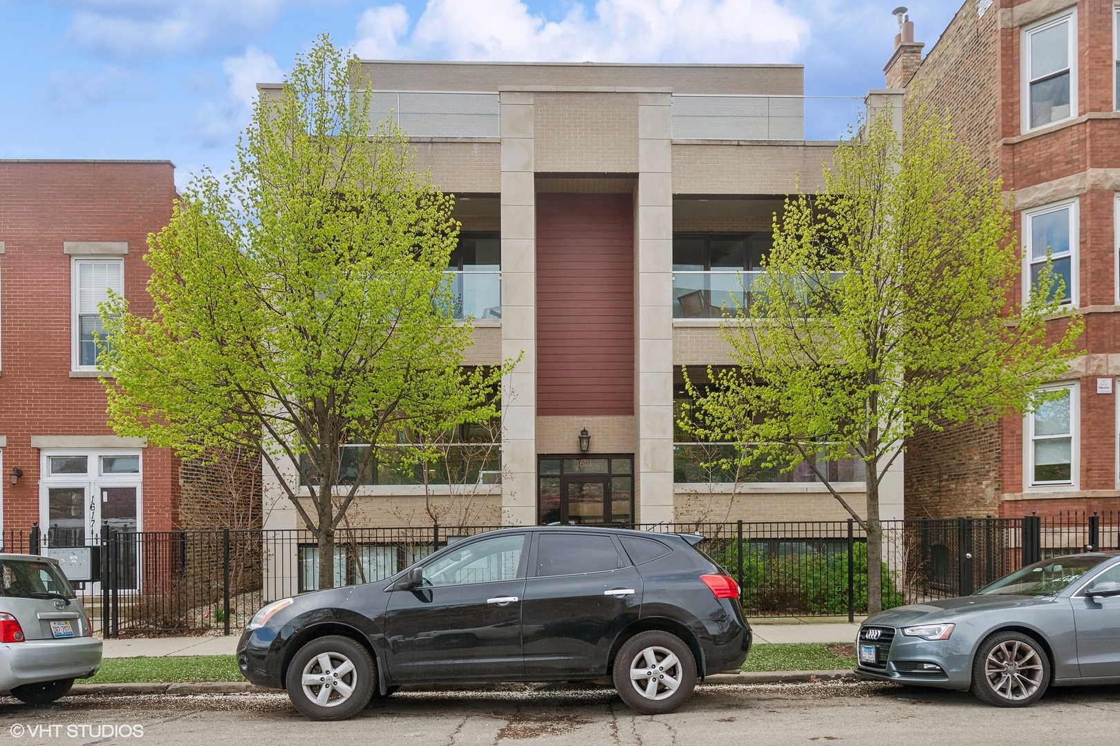 1621 W Superior Street Unit: 2E