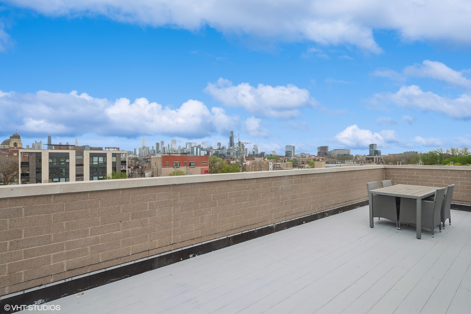 1621 W Superior Street Unit: 2E