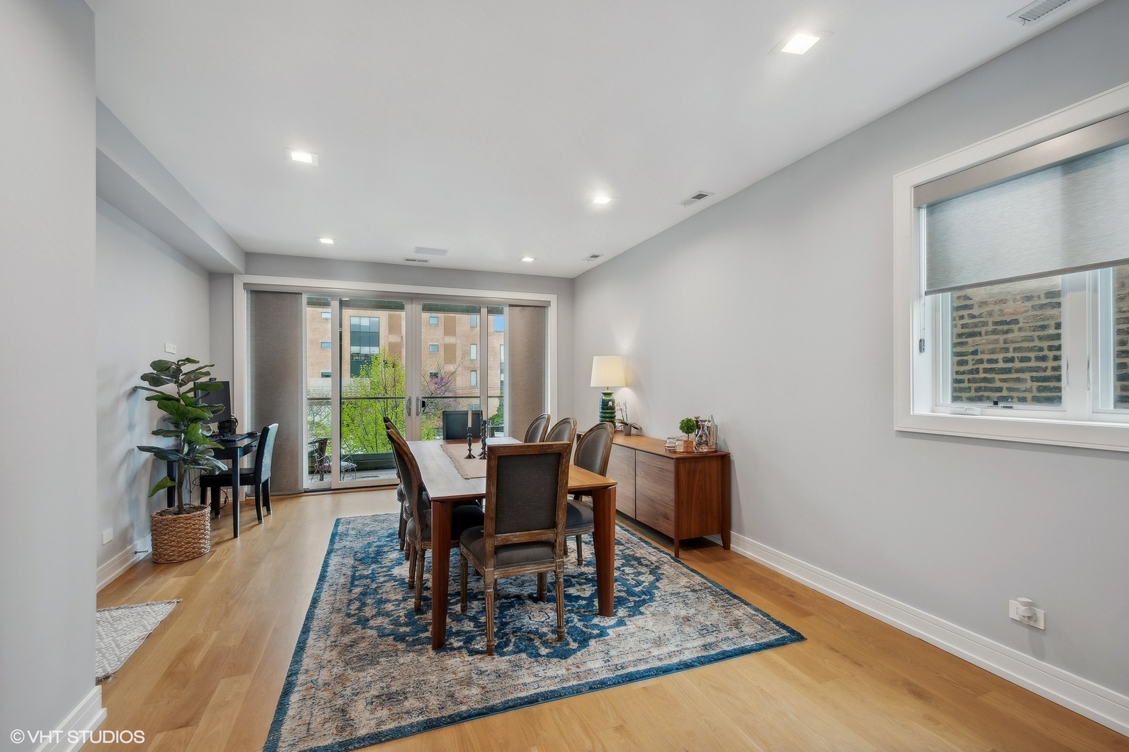 1621 W Superior Street Unit: 2E