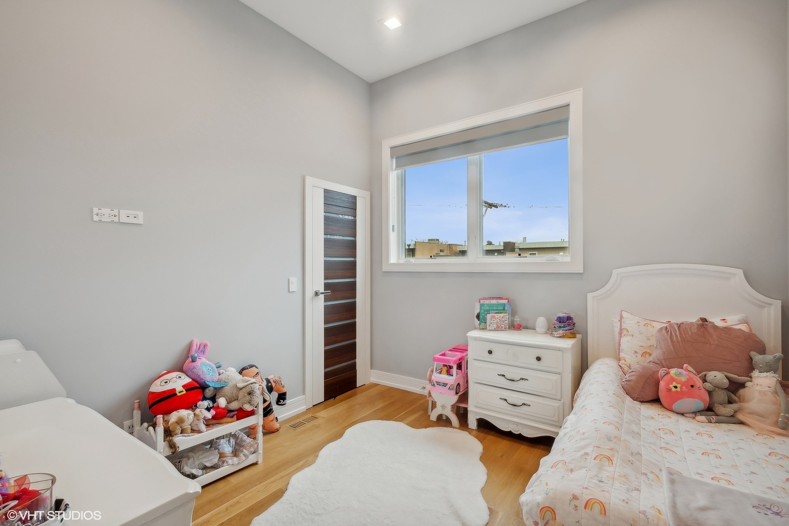 1621 W Superior Street Unit: 2E