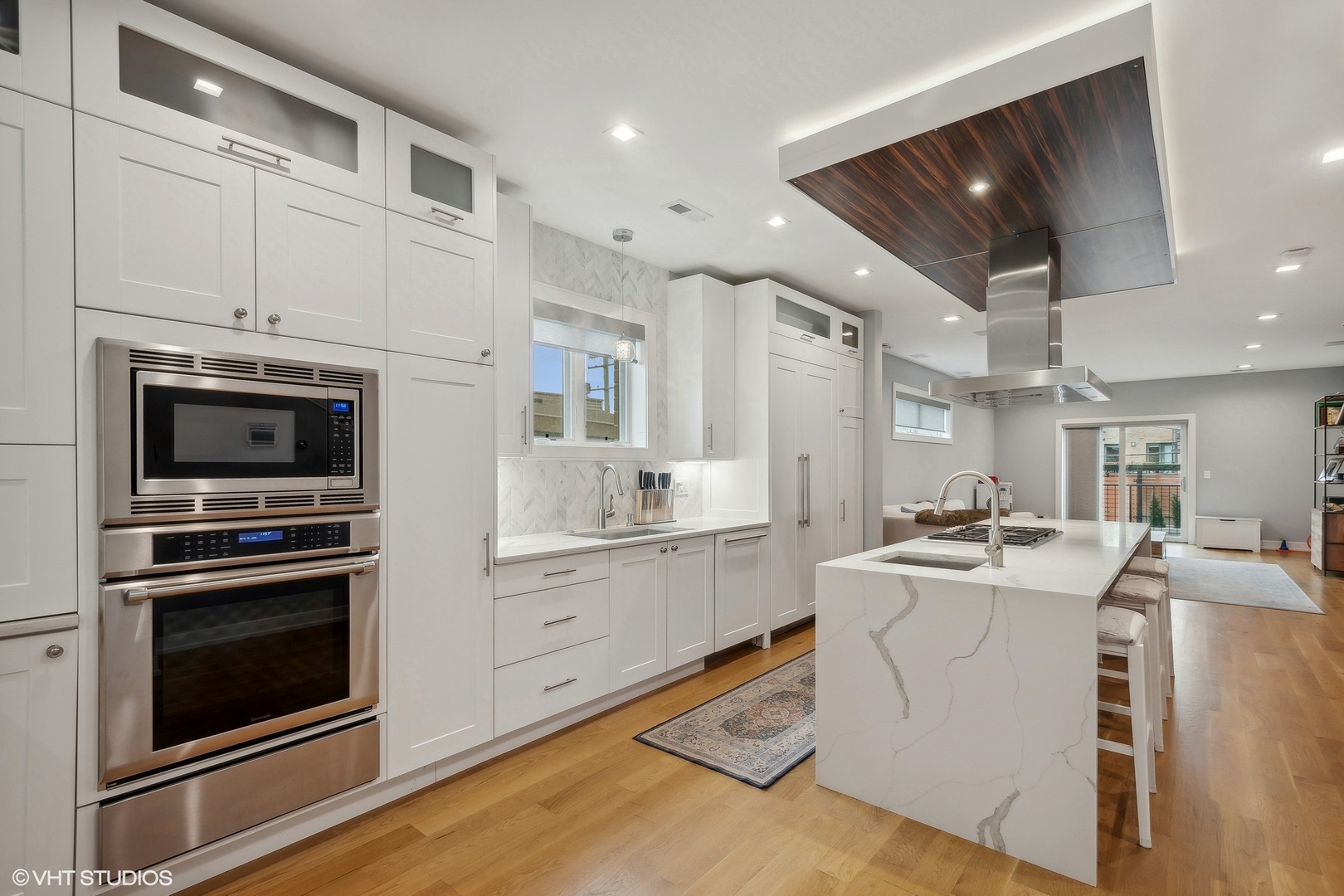 1621 W Superior Street Unit: 2E