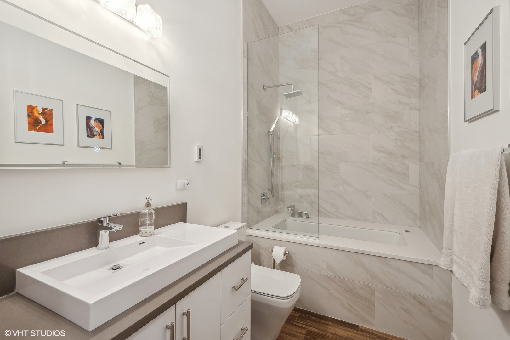 1621 W Superior Street Unit: 2E