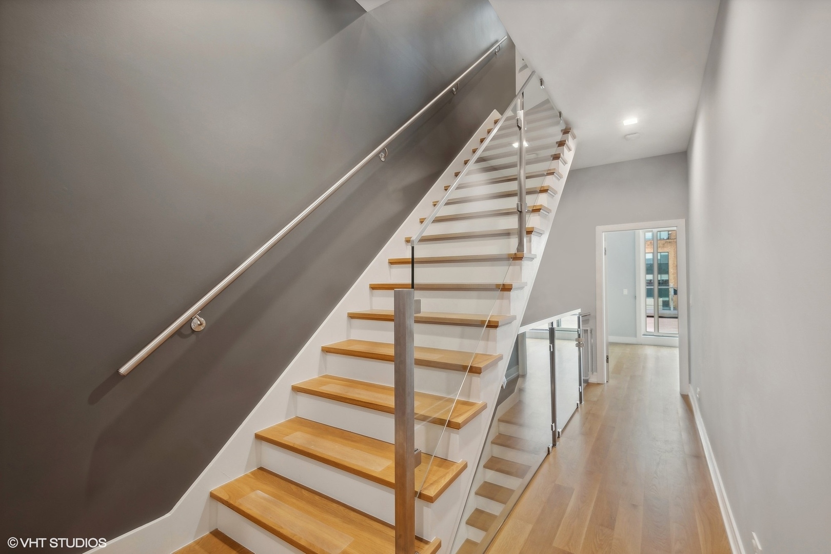 1621 W Superior Street Unit: 2E