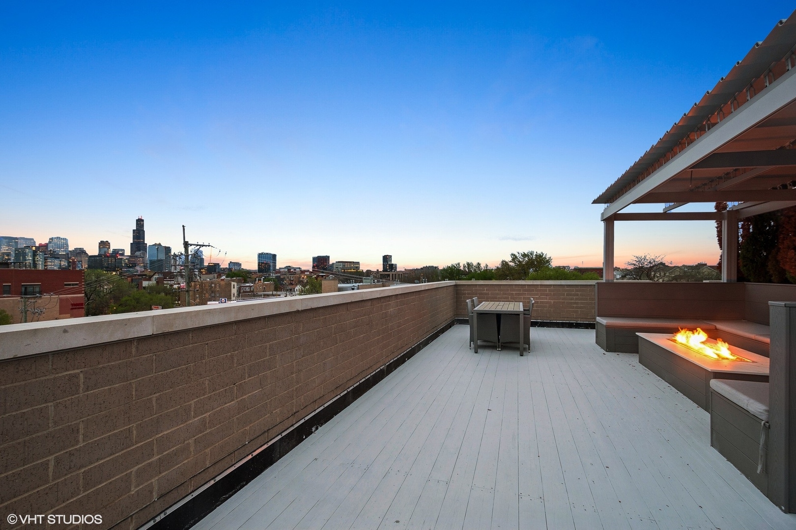 1621 W Superior Street Unit: 2E