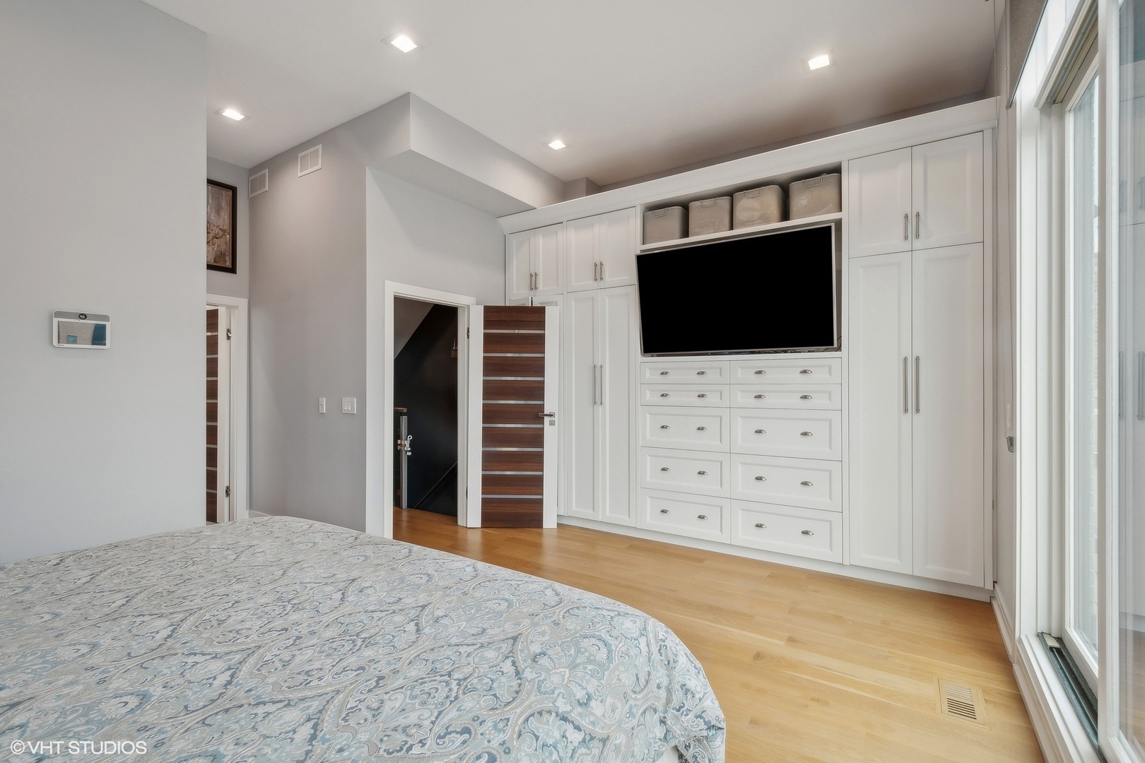 1621 W Superior Street Unit: 2E