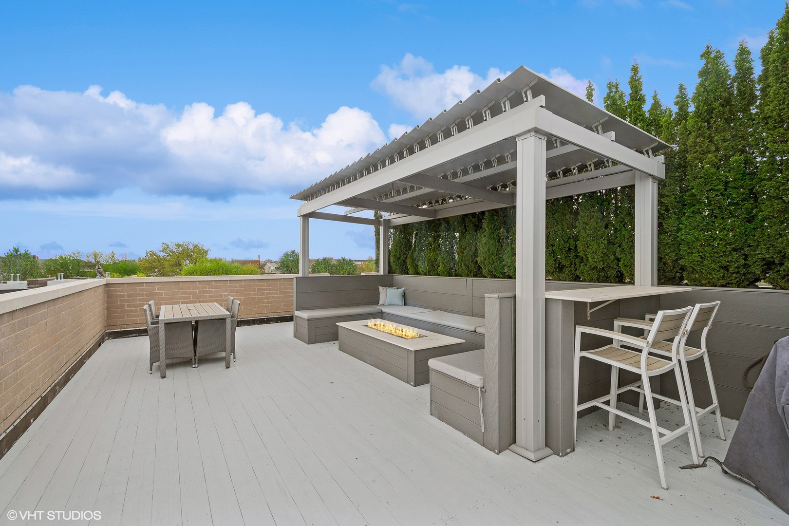 1621 W Superior Street Unit: 2E