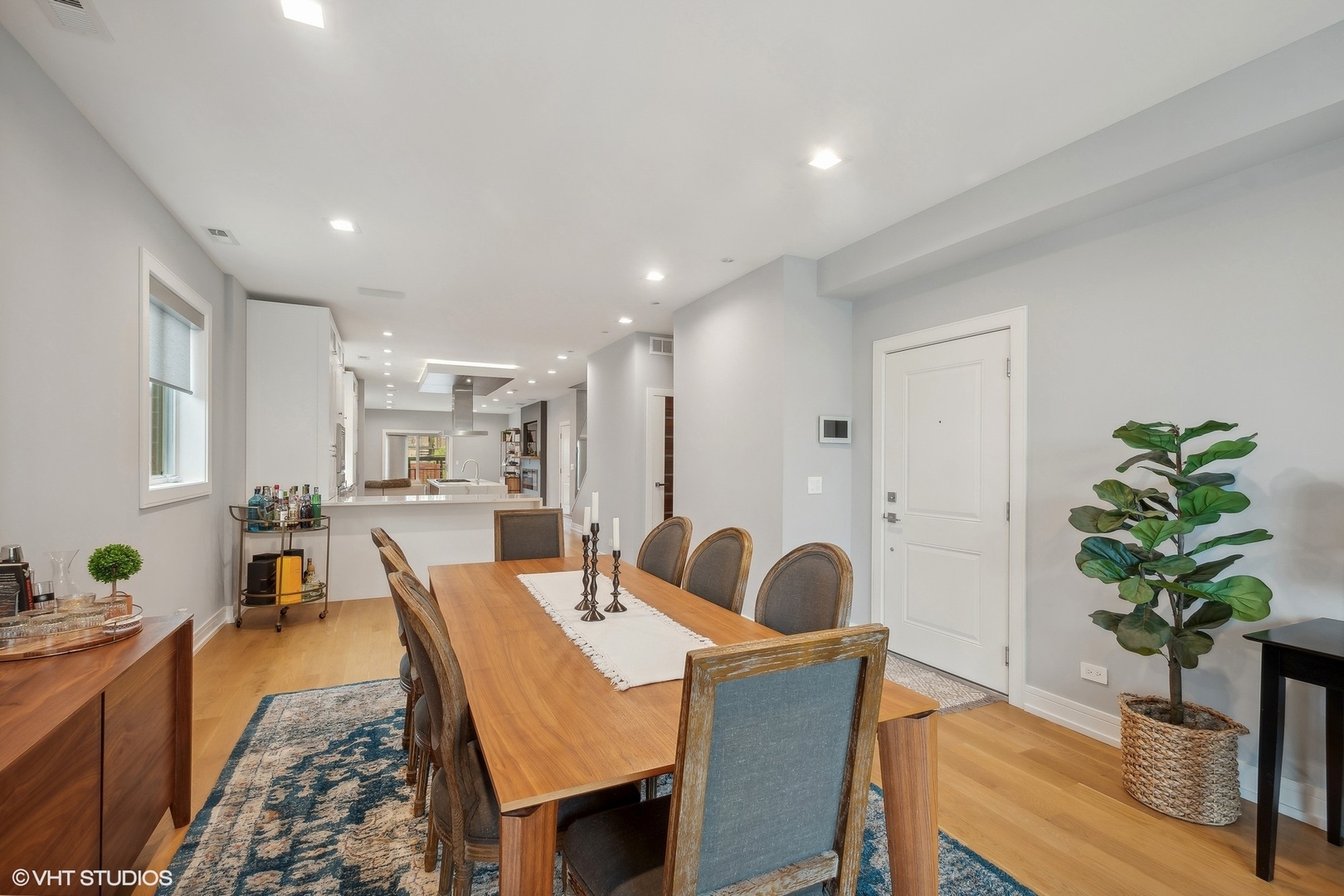 1621 W Superior Street Unit: 2E