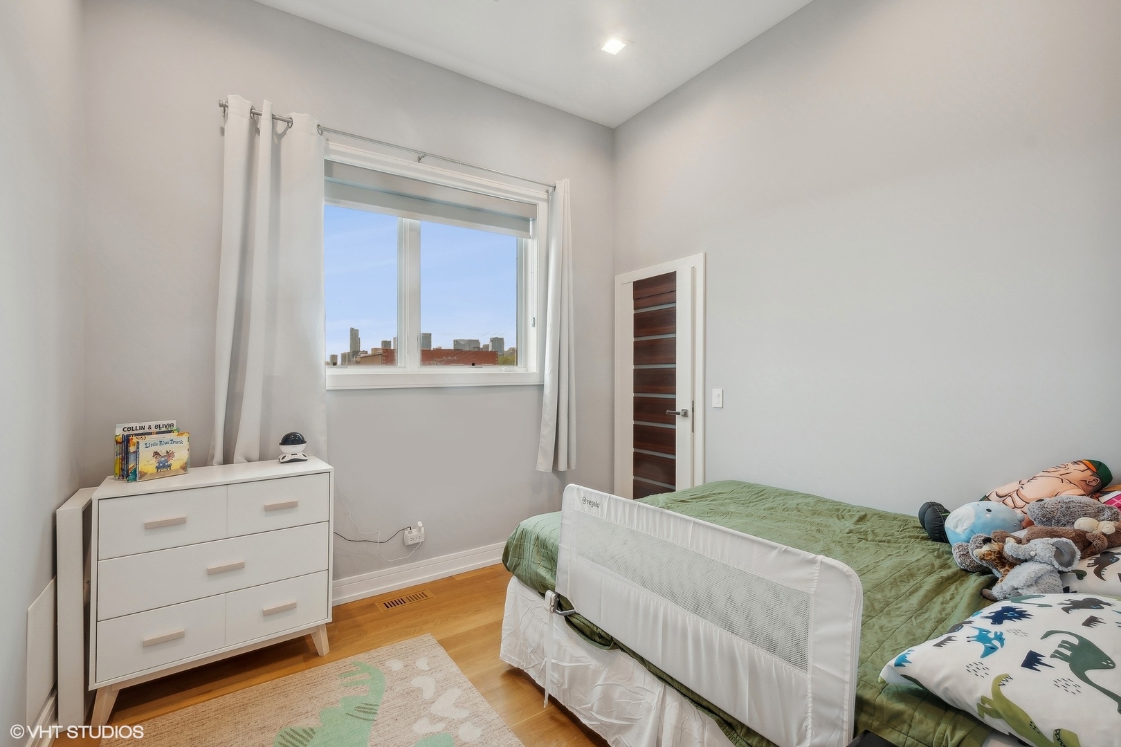 1621 W Superior Street Unit: 2E