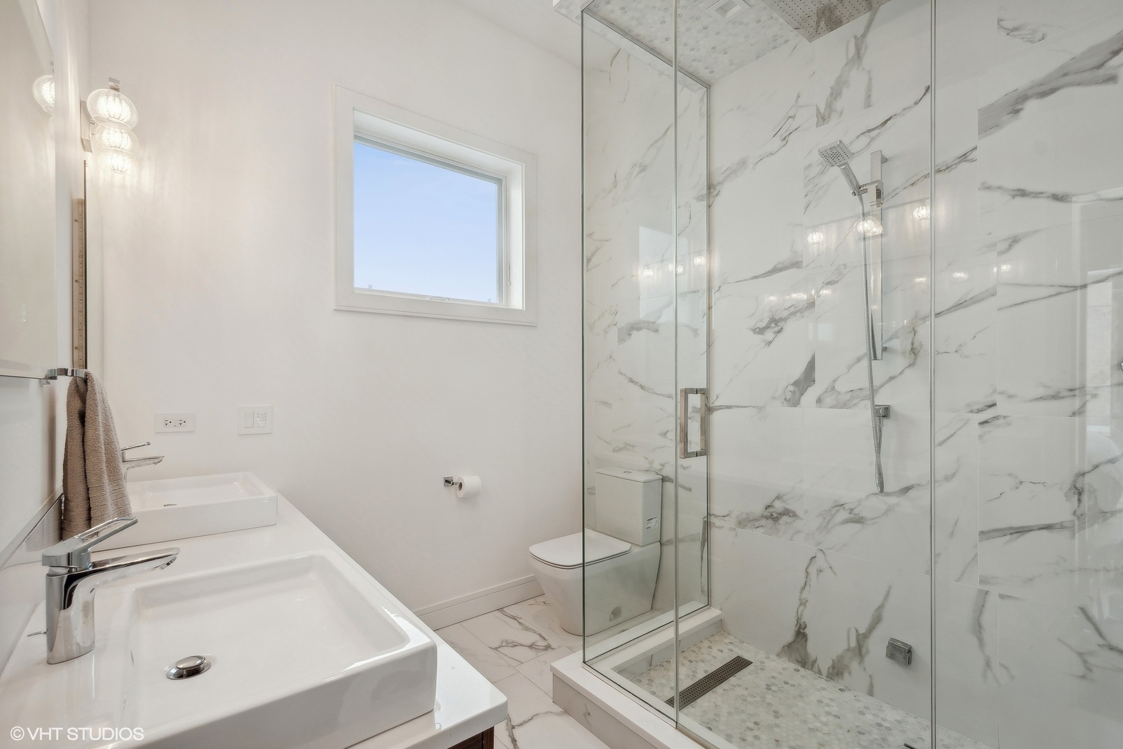 1621 W Superior Street Unit: 2E