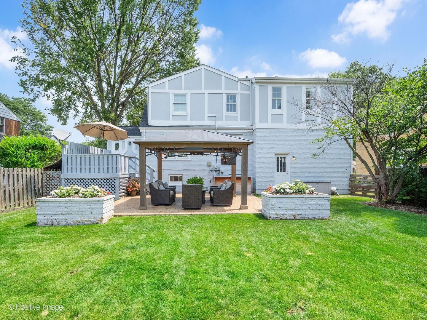 8 Mohawk Drive