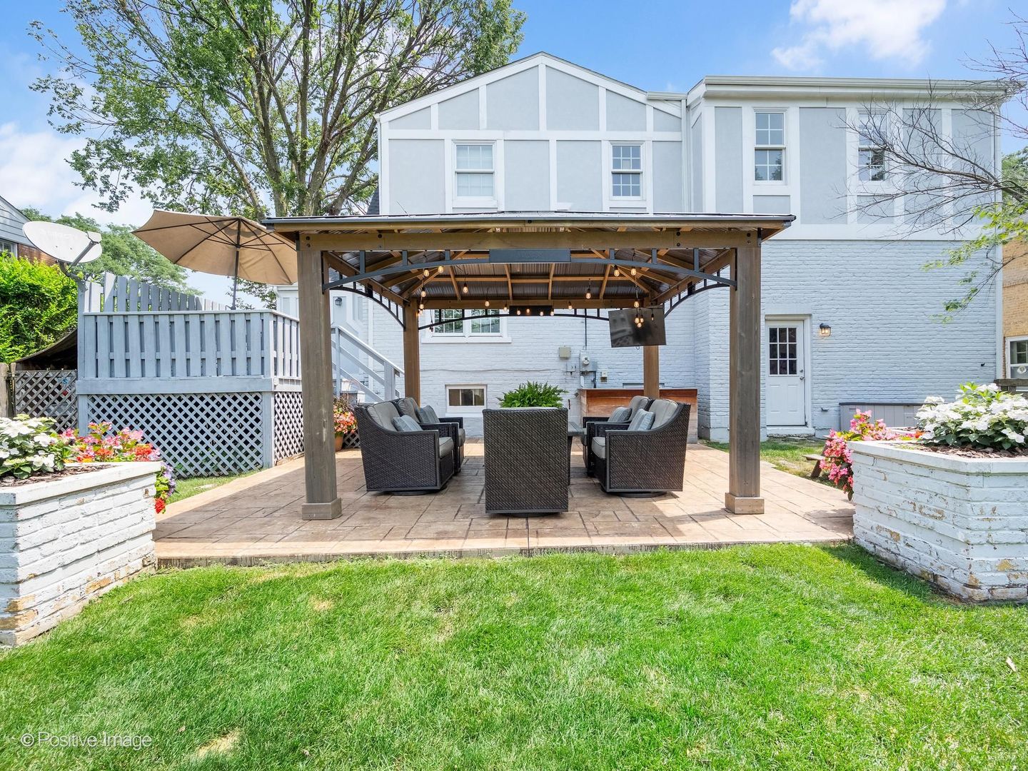 8 Mohawk Drive