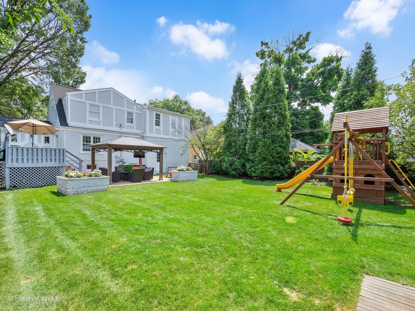 8 Mohawk Drive