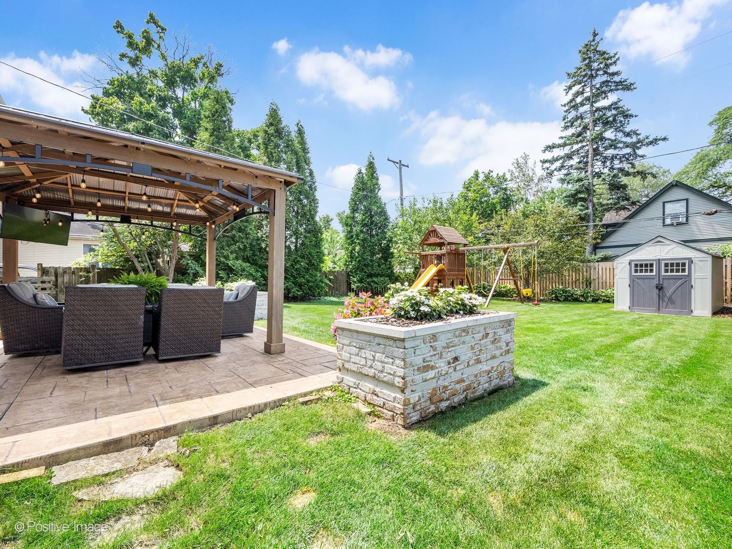 8 Mohawk Drive