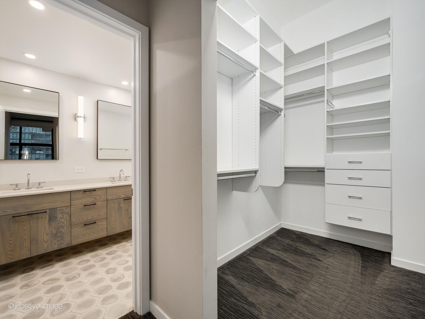333 W HUBBARD Street Unit: 904