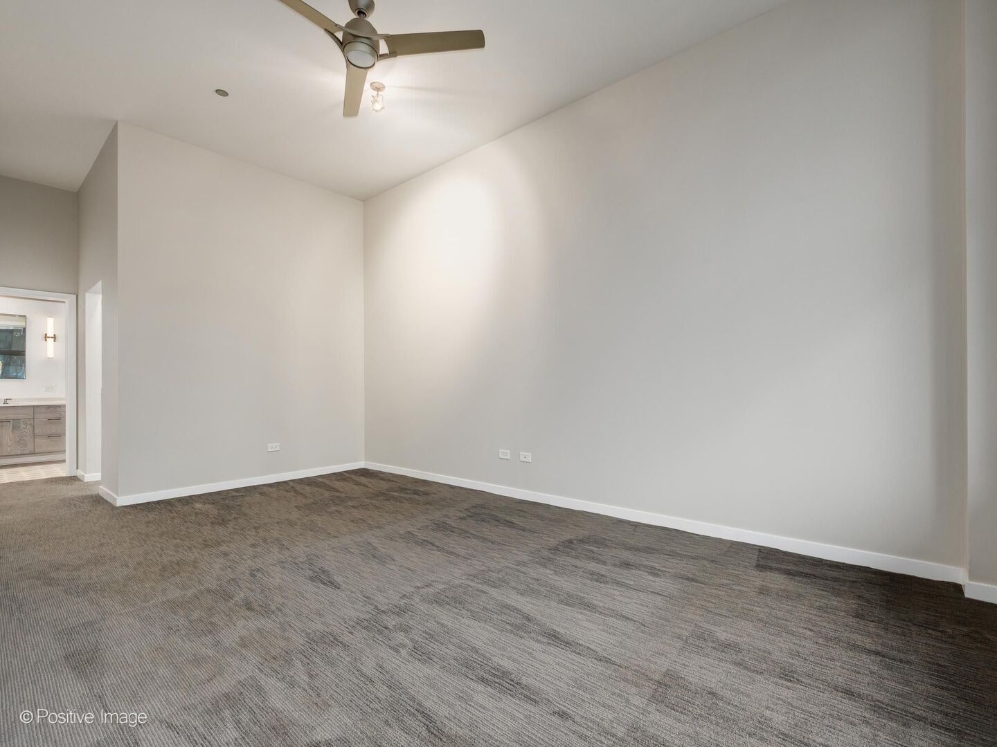 333 W HUBBARD Street Unit: 904