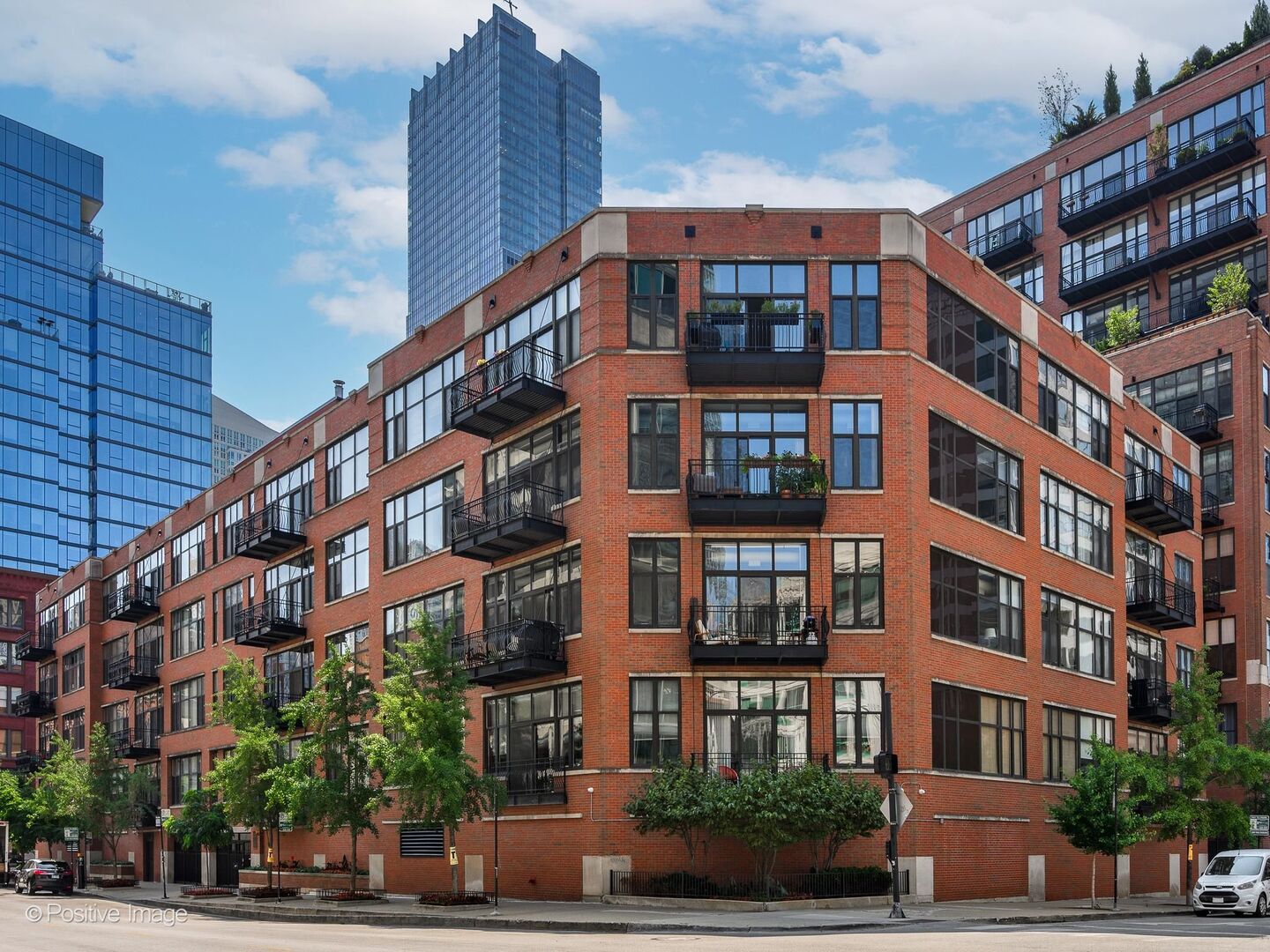 333 W HUBBARD Street Unit: 904