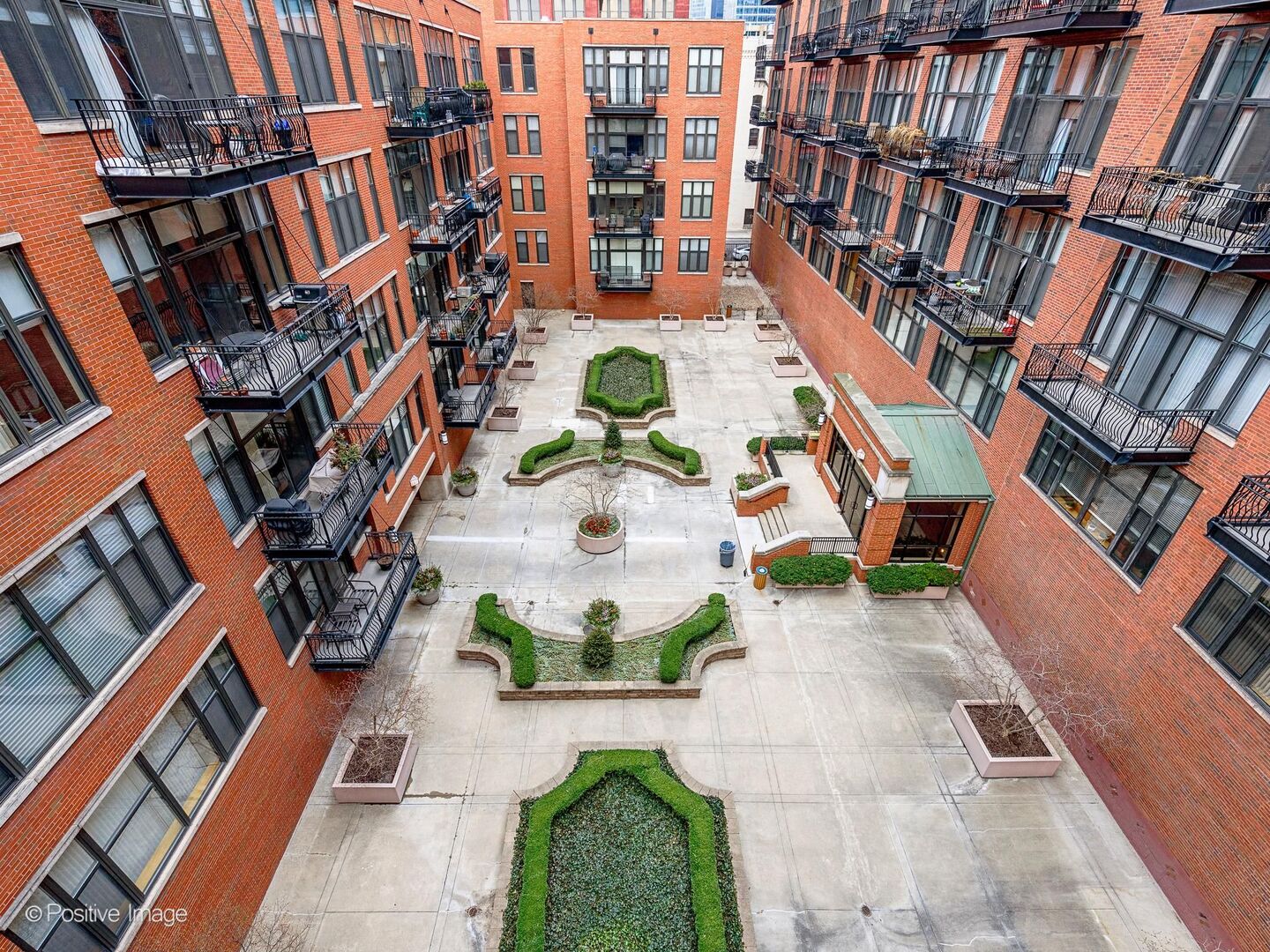 333 W HUBBARD Street Unit: 904